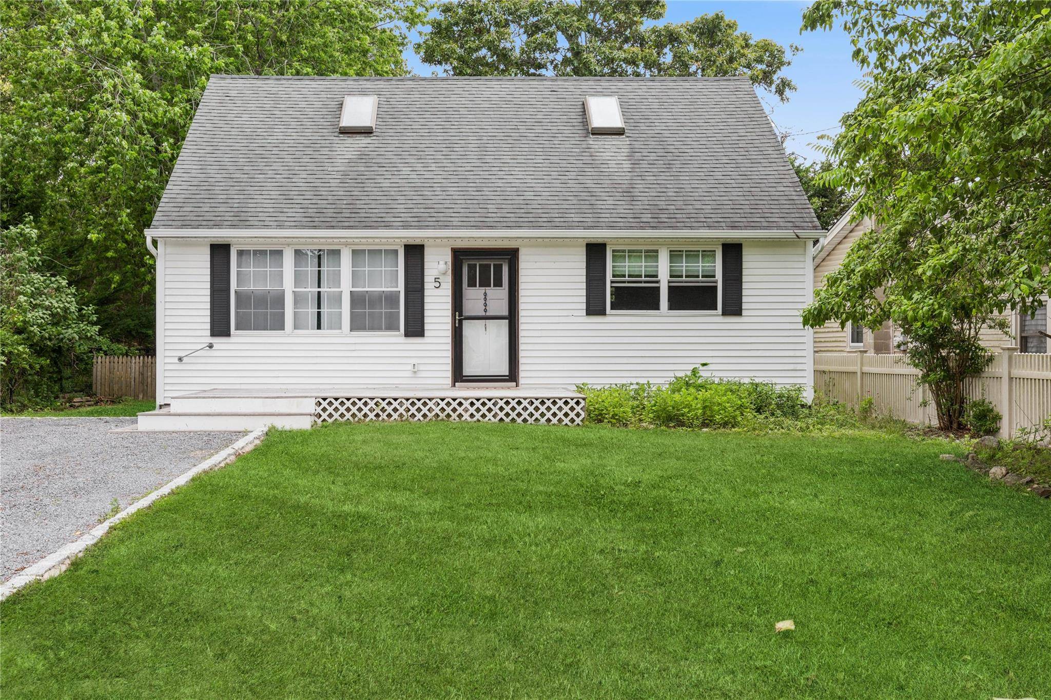 Hampton Bays, NY 11946,5 Coolidge RD