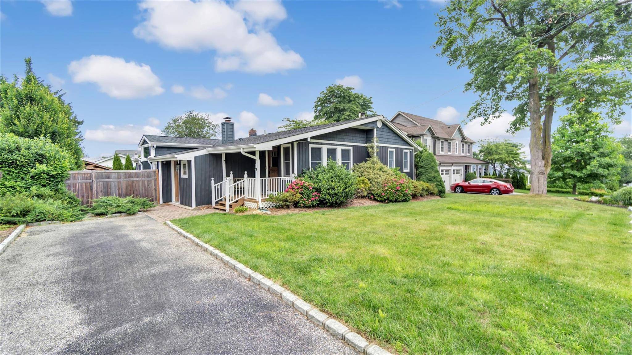 Northport, NY 11768,22 Coles PL