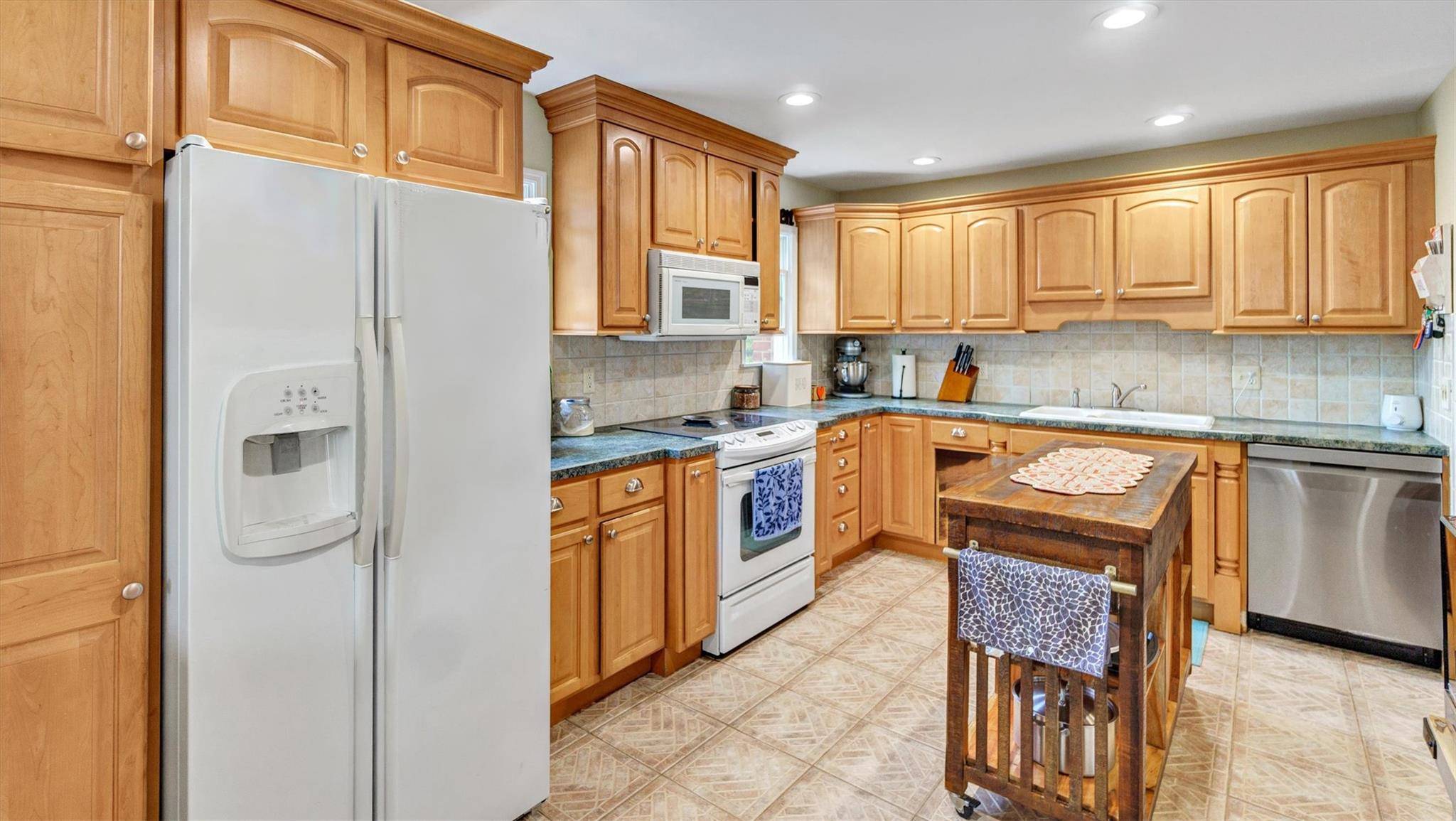 Northport, NY 11768,22 Coles PL