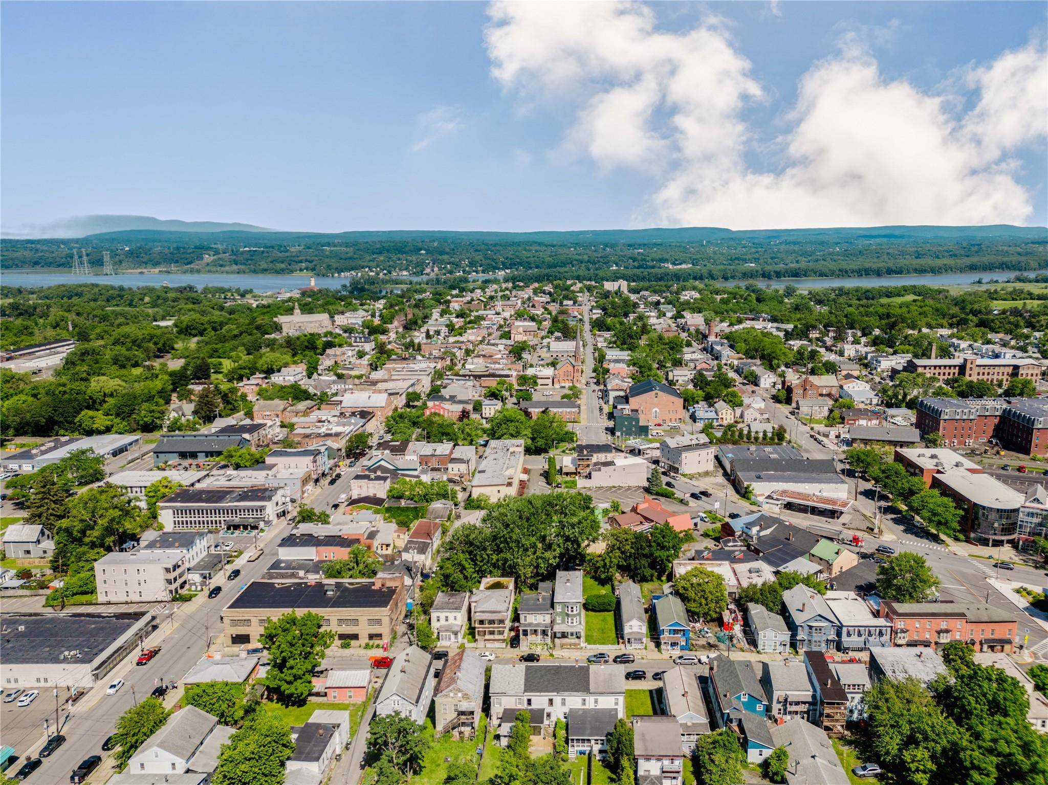 Hudson, NY 12534,24 8th ST