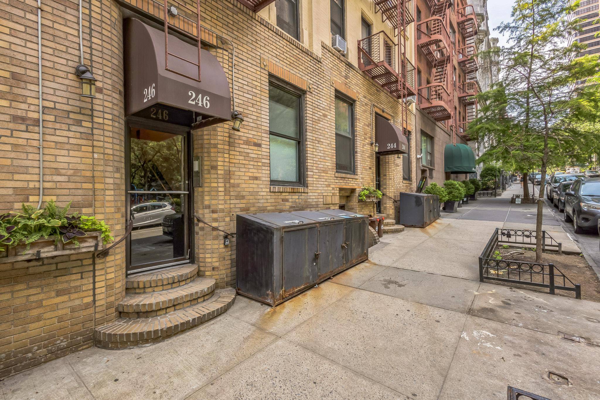 New York (manhattan), NY 10128,246 E 90th ST #3C