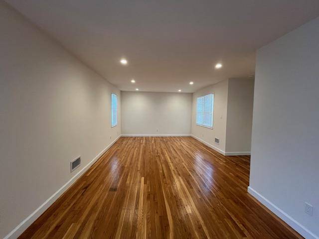 Port Washington, NY 11050,6 Inwood RD #B