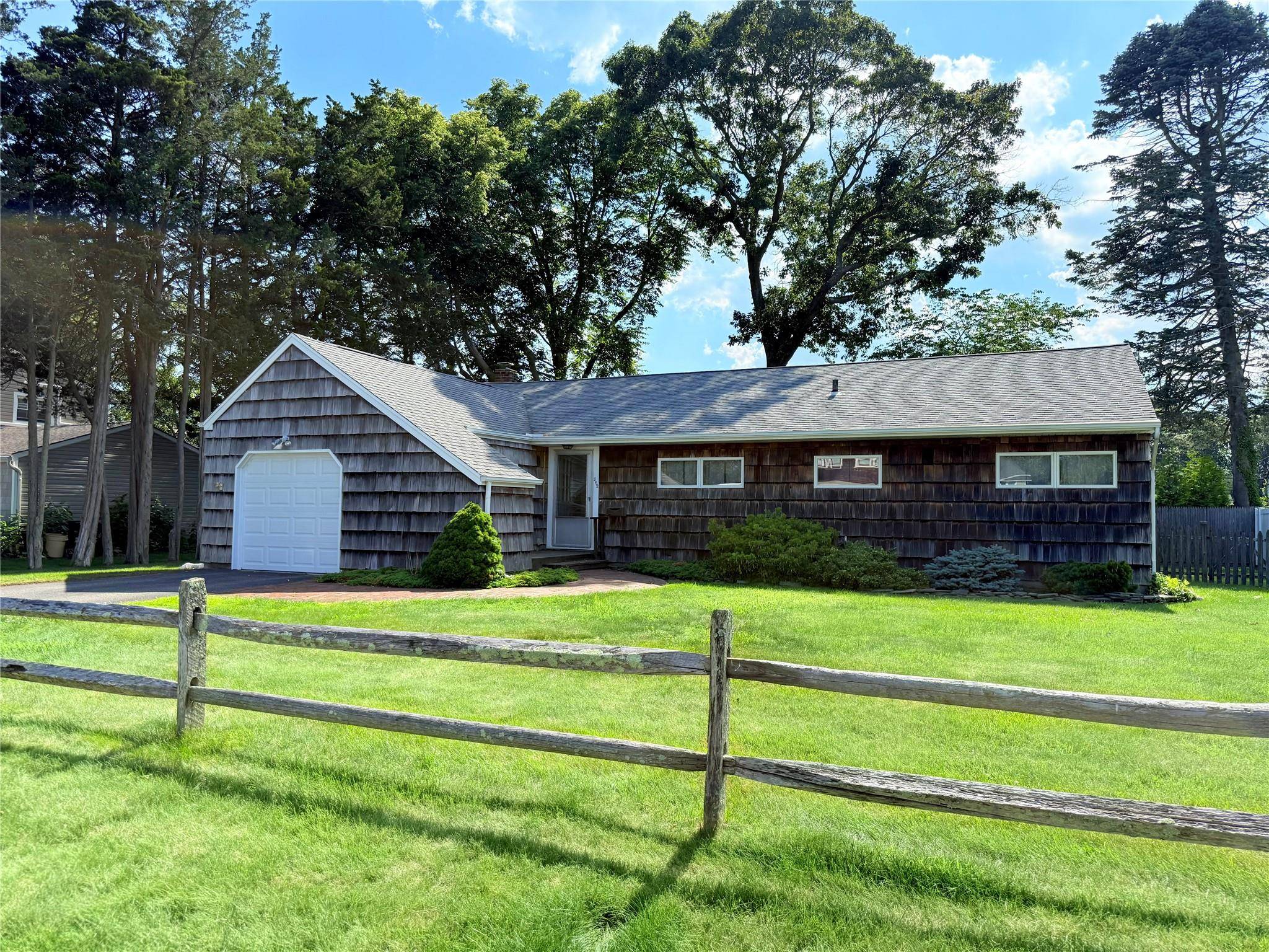 Sayville, NY 11782,262 Handsome AVE