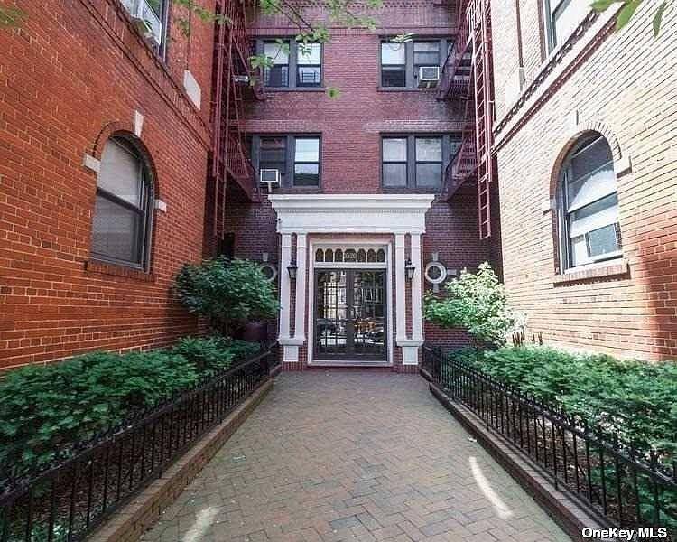 Jackson Heights, NY 11372,35-20 73rd ST #6R