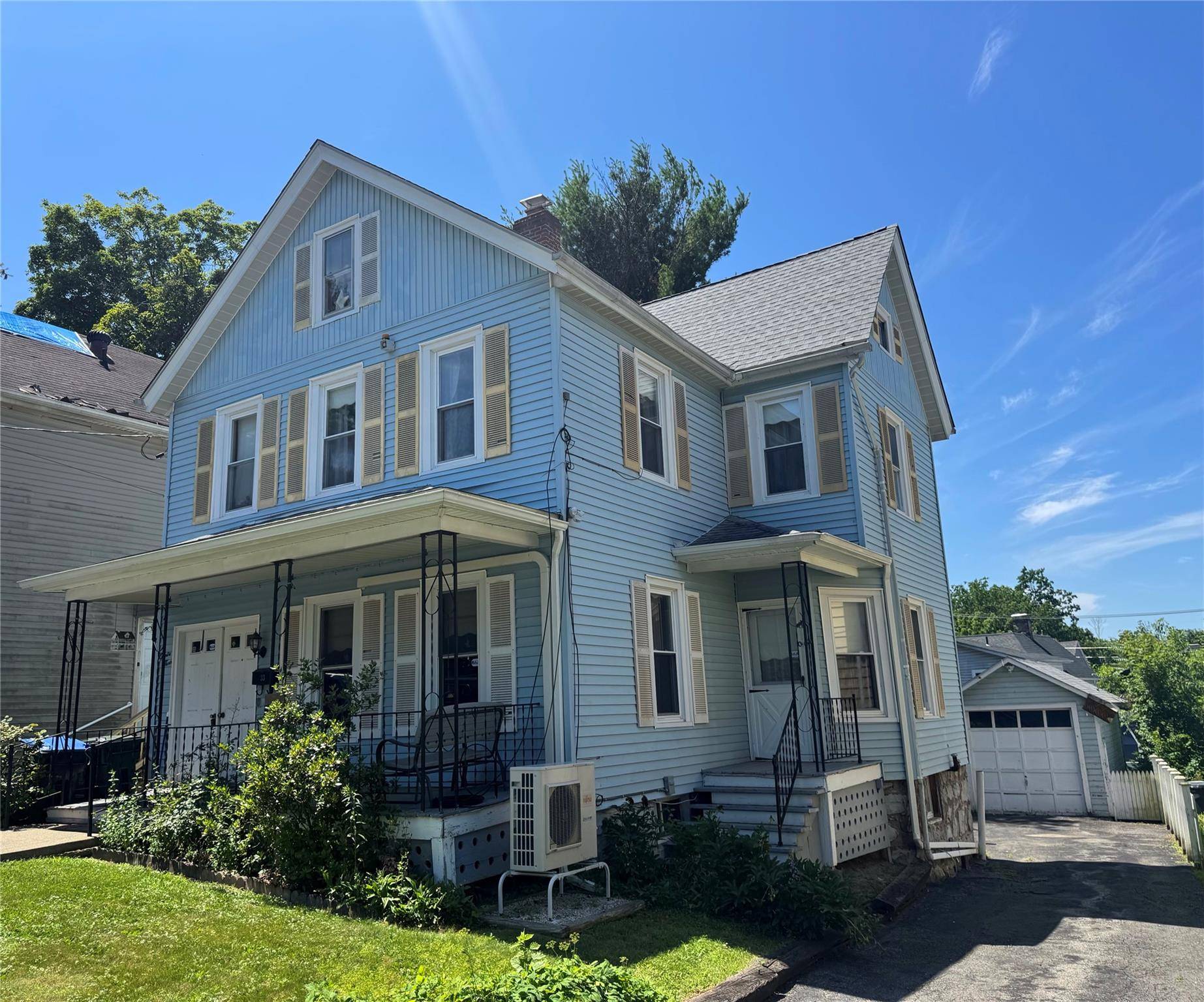 Walden, NY 12586,33 Bank ST