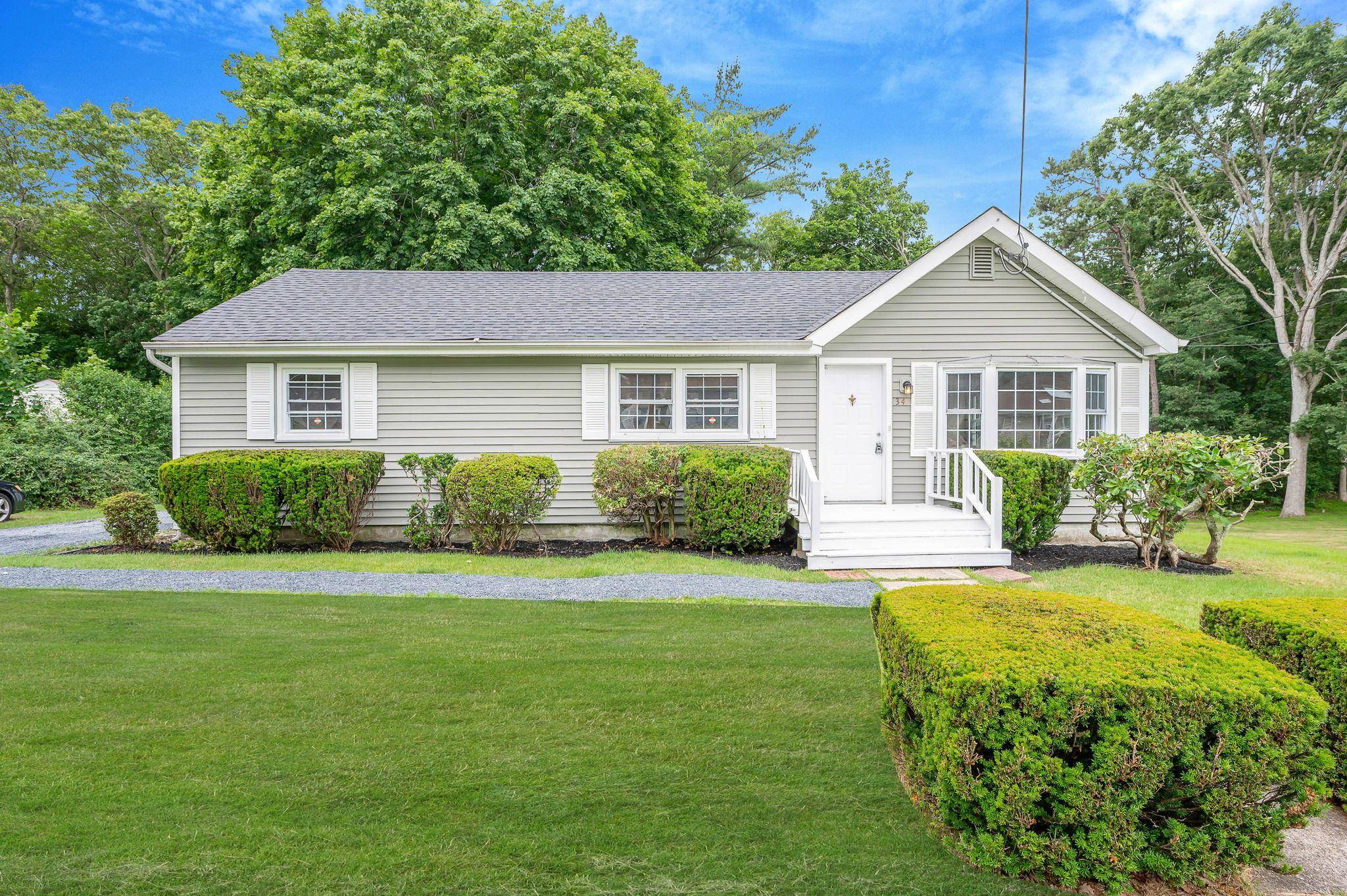 Middle Island, NY 11953,34 Woodville RD