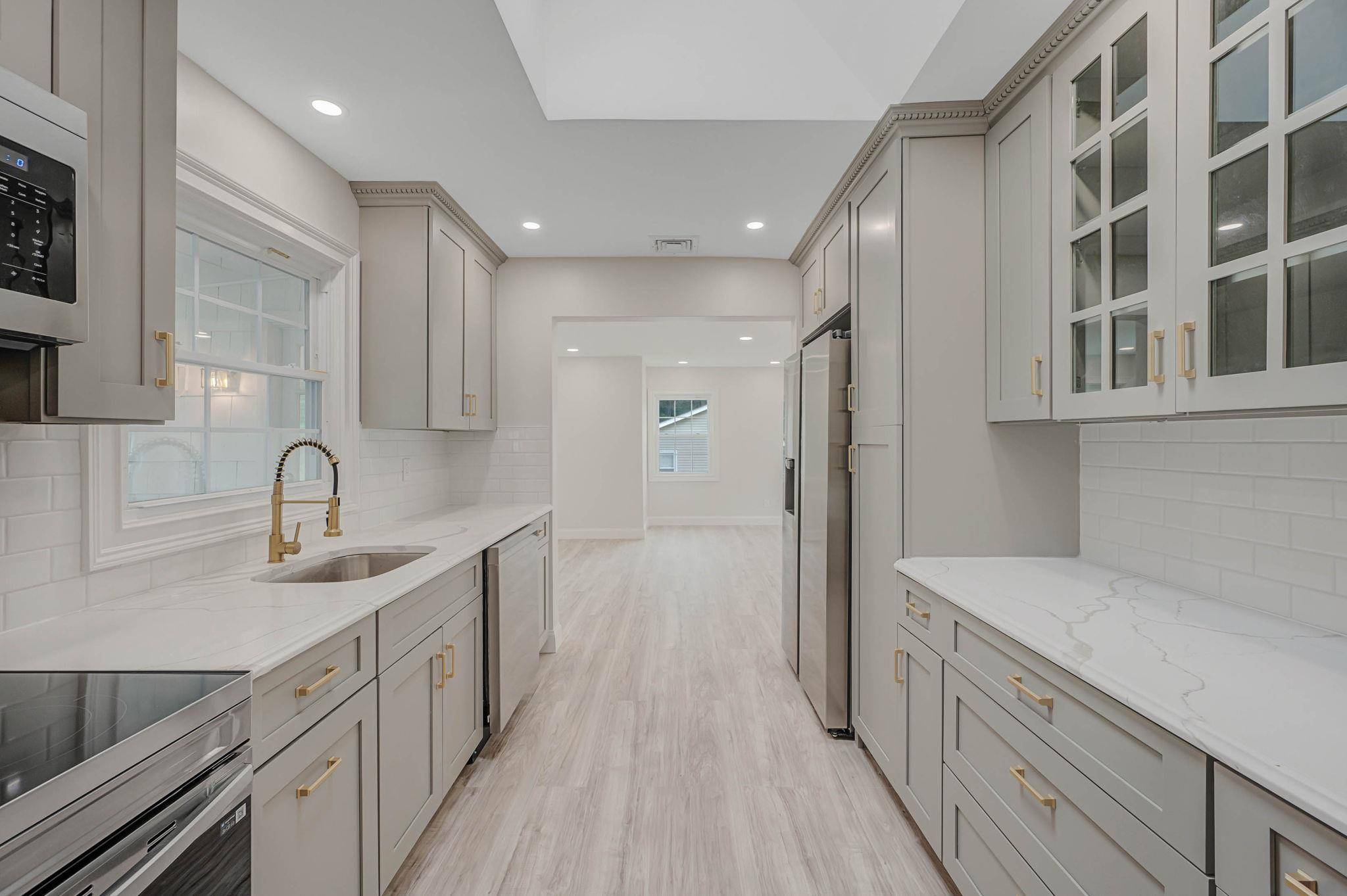 Middle Island, NY 11953,34 Woodville RD