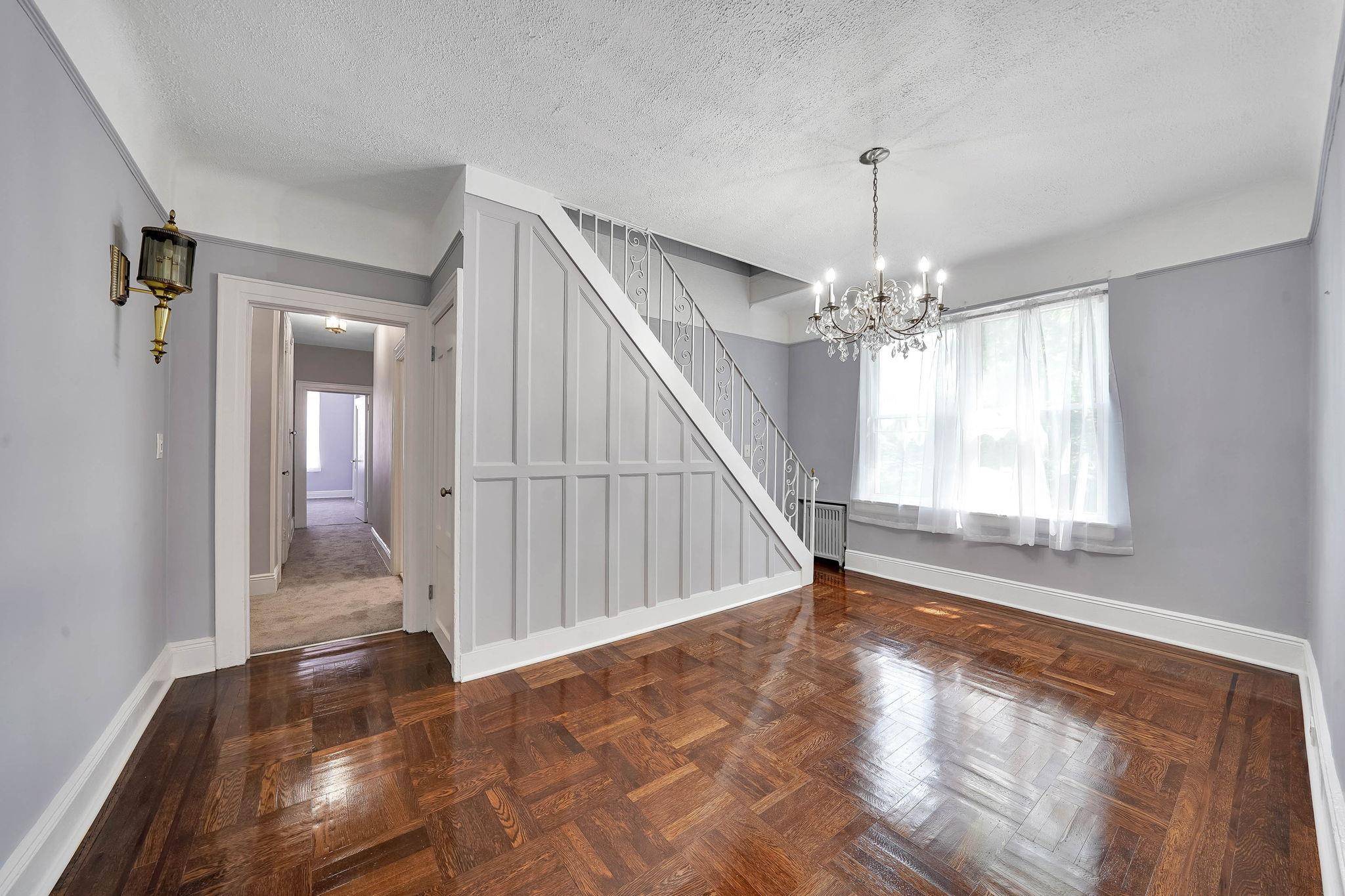 Forest Hills, NY 11375,6851 Clyde ST