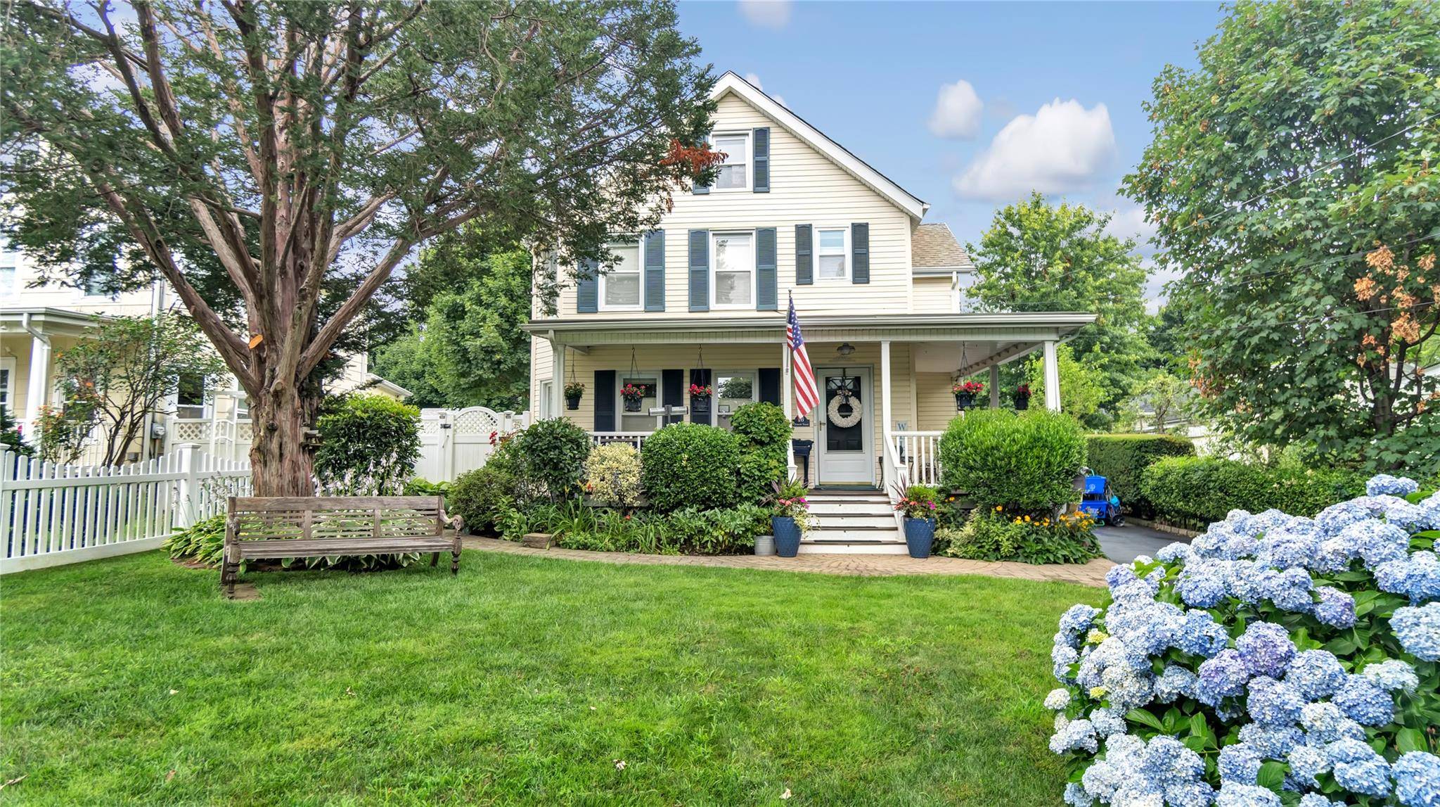 Glen Cove, NY 11542,16 Clement ST