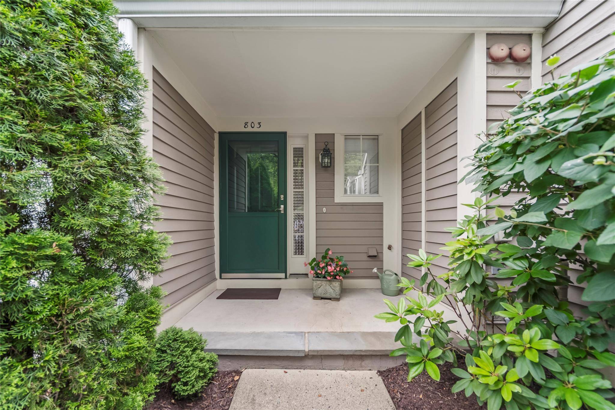 White Plains, NY 10607,803 Pondside DR