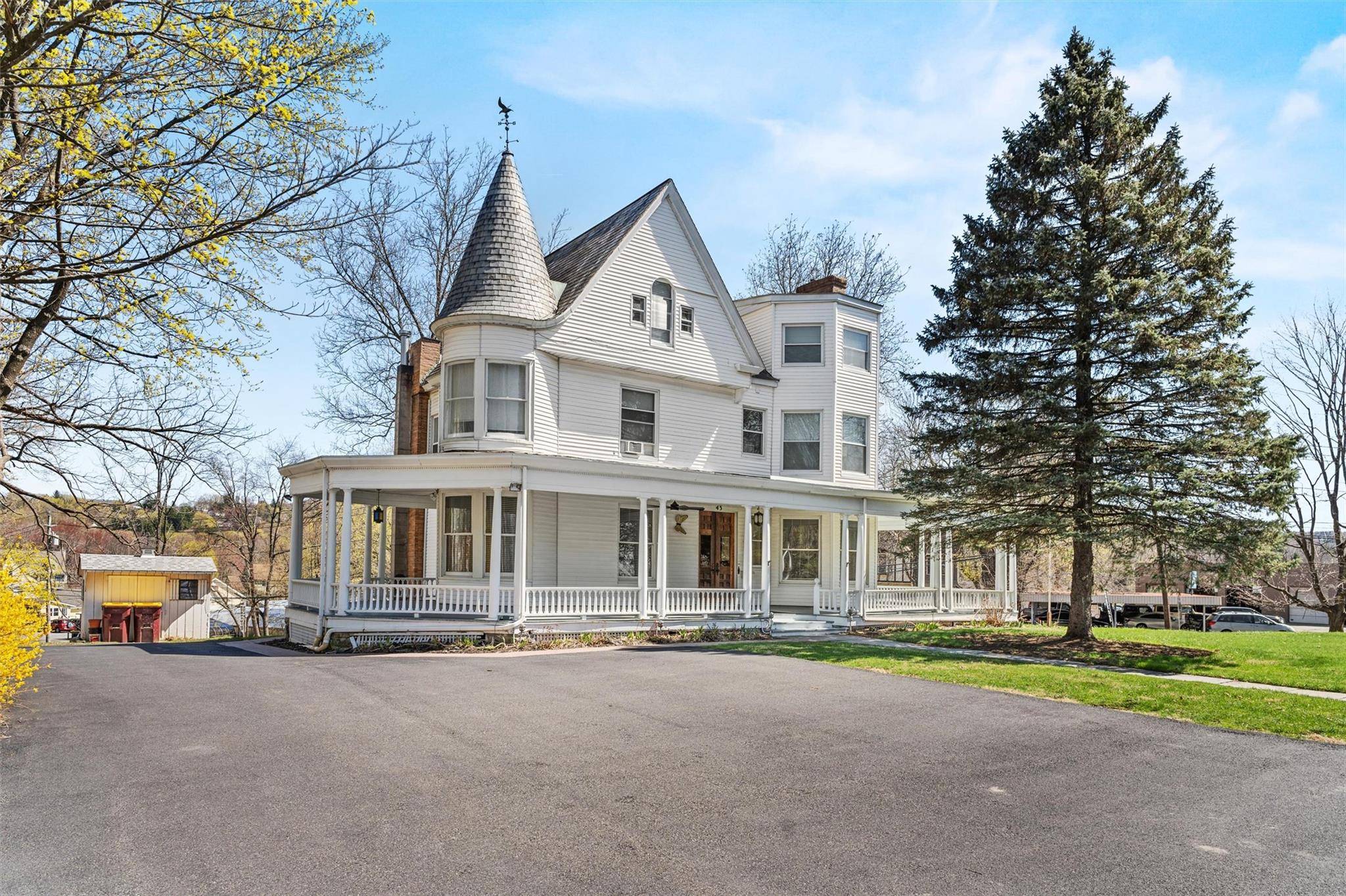 Warwick, NY 10990,43 Oakland AVE #3