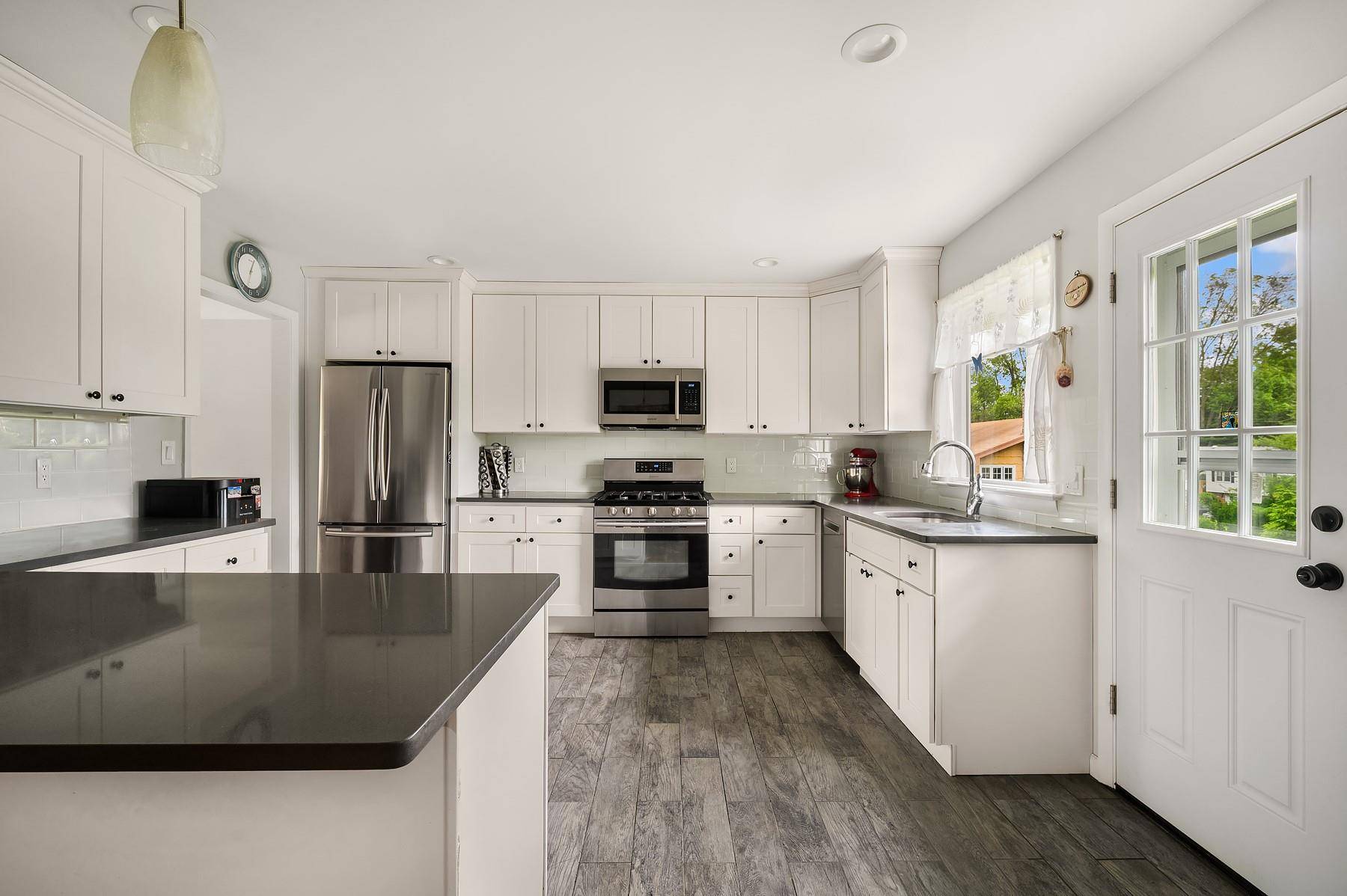 Hartsdale, NY 10530,7 Frost LN
