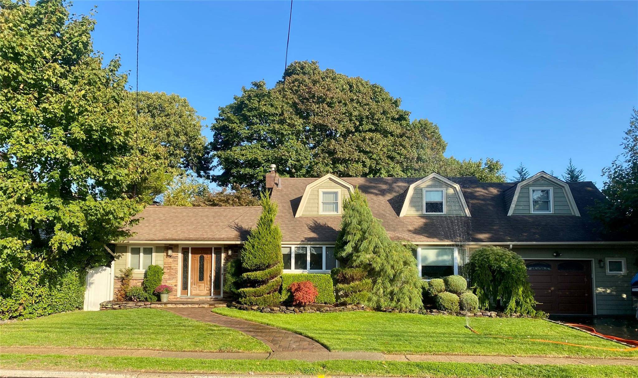Massapequa Park, NY 11762,251 Roosevelt AVE