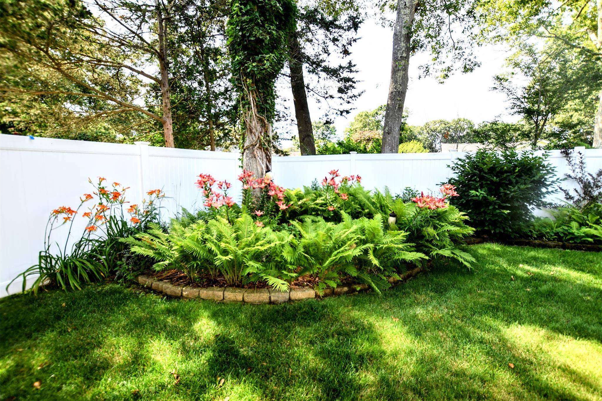 East Patchogue, NY 11772,42 Travis RD
