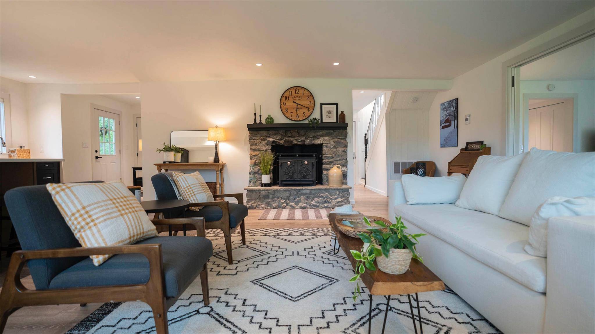 Rhinebeck, NY 12572,334 Lake DR