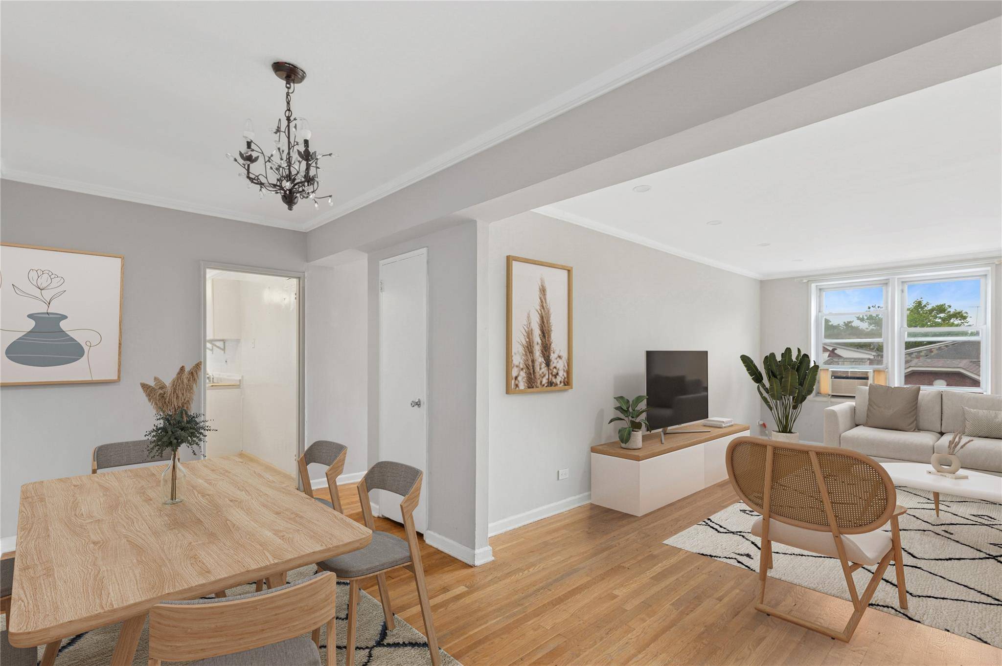 Jackson Heights, NY 11372,33-25 90 ST #3A