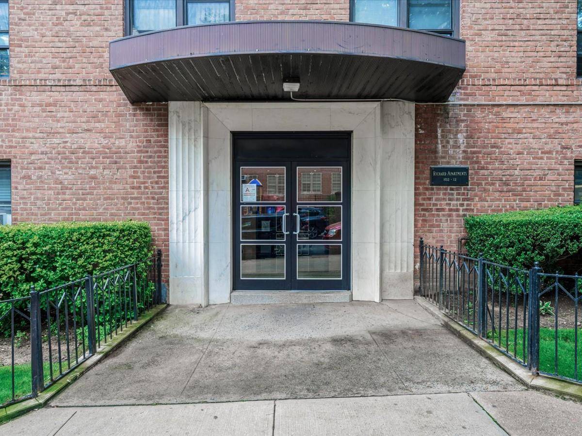 Forest Hills, NY 11375,102-12 65th AVE #D22