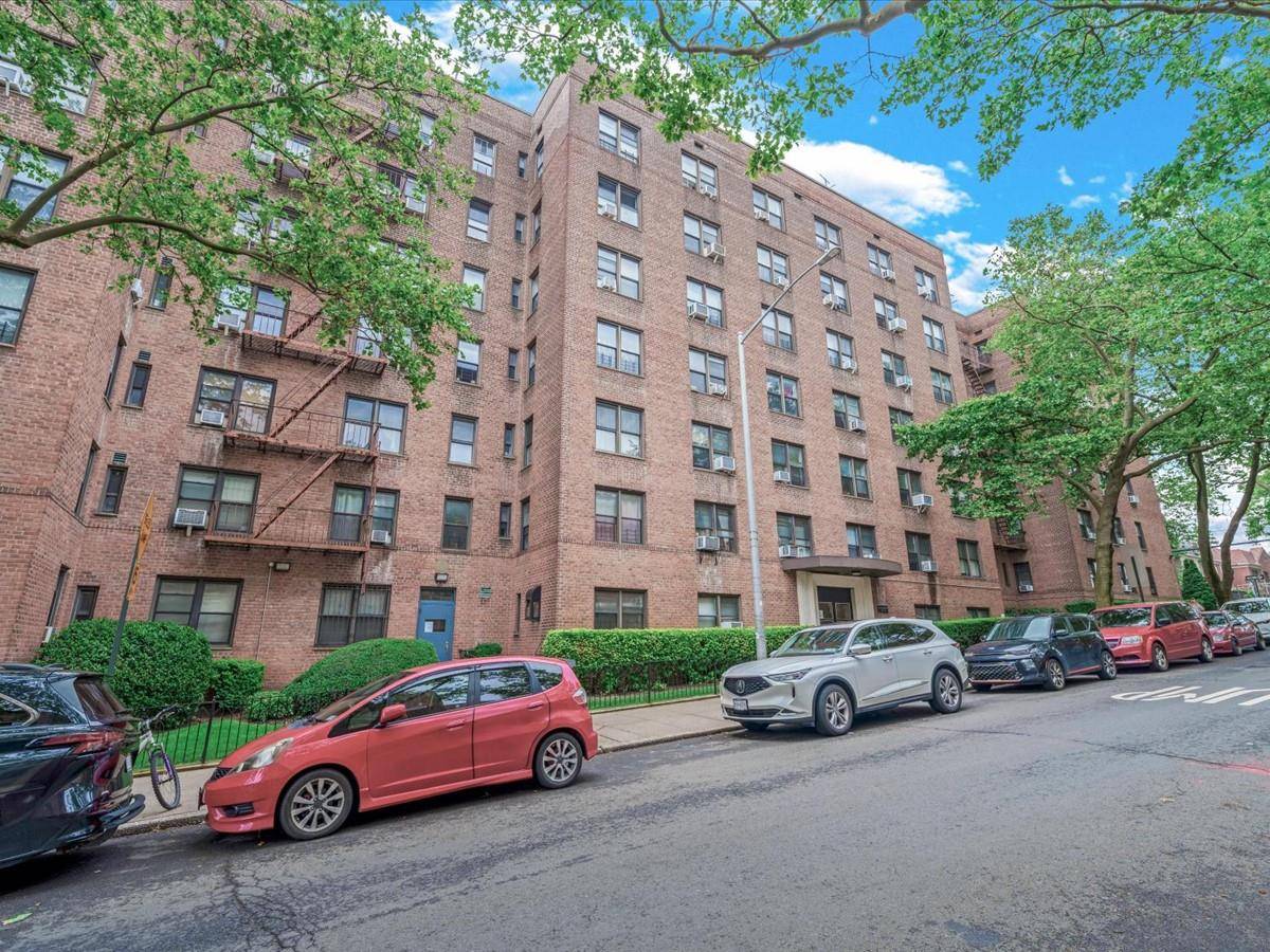 Forest Hills, NY 11375,102-12 65th AVE #D22