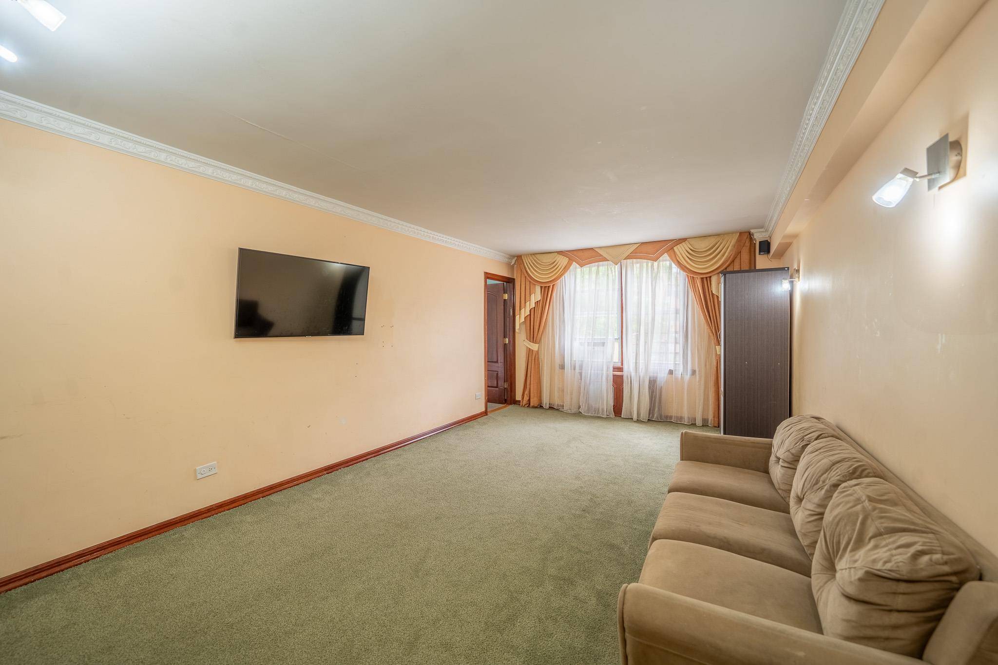 Forest Hills, NY 11375,62-59 108th ST #4N