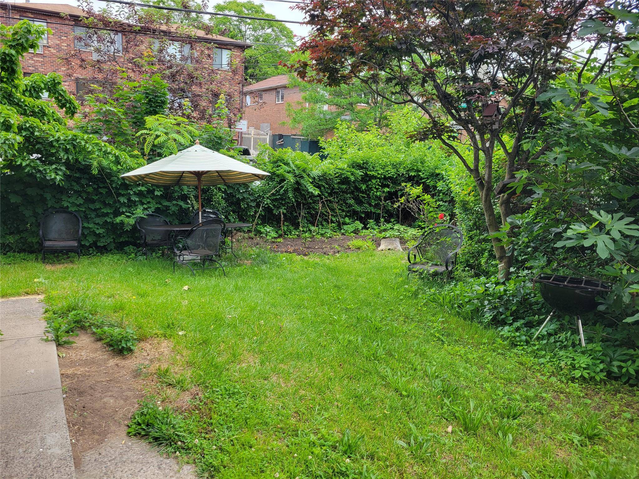Elmhurst, NY 11373,79-15 Kneeland AVE