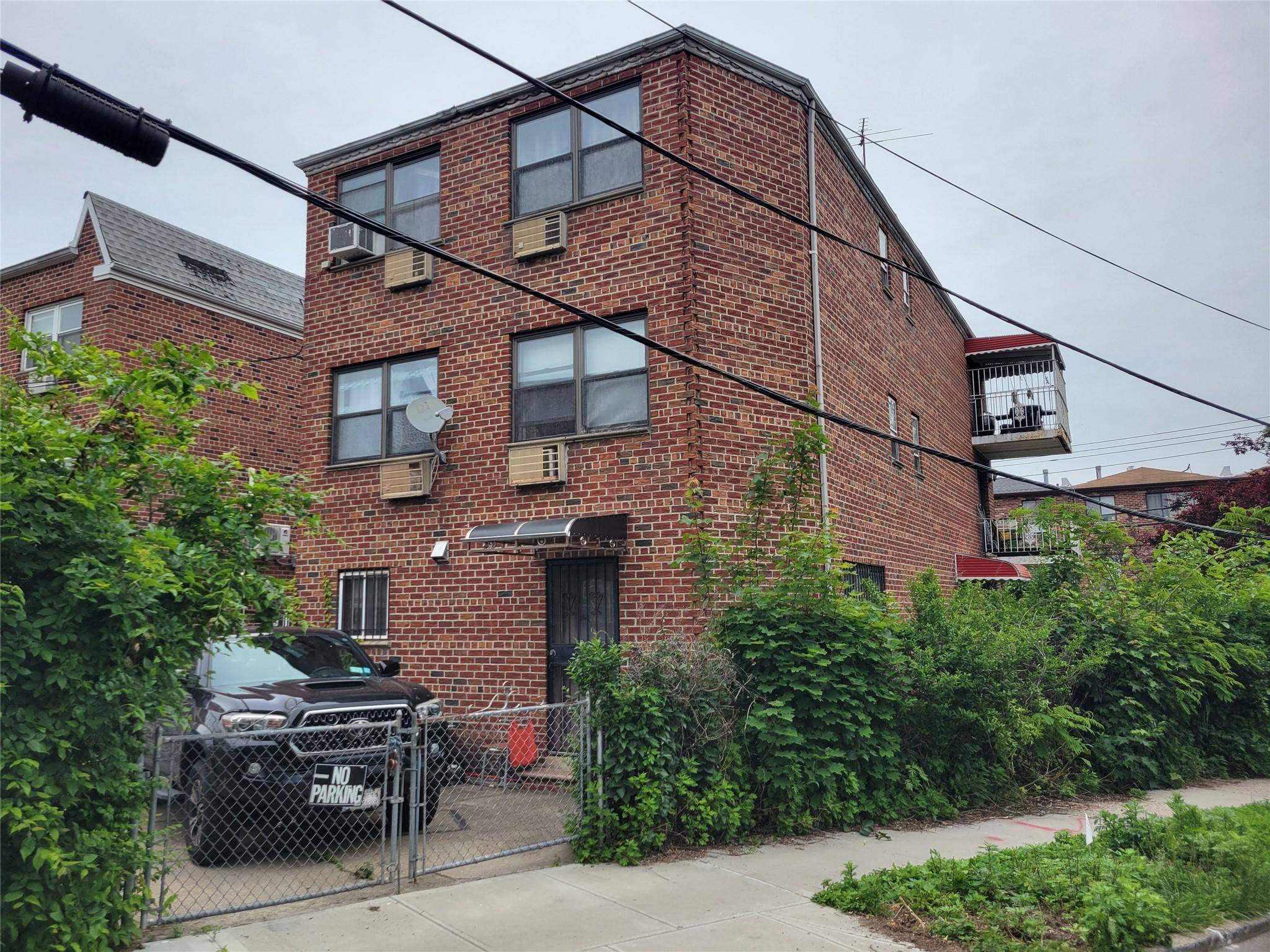 Elmhurst, NY 11373,79-15 Kneeland AVE