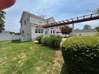Lindenhurst, NY 11757,565 S 8th ST