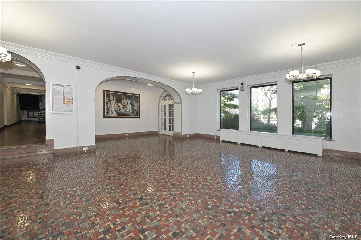 Forest Hills, NY 11375,109-20 Queens BLVD #3J