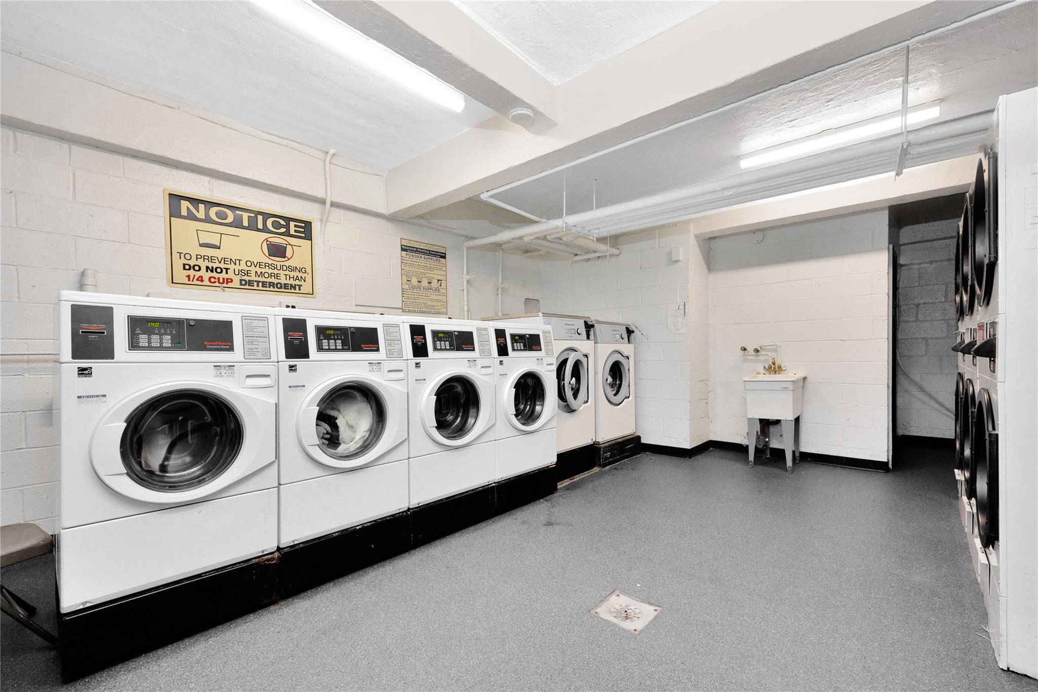 Elmhurst, NY 11373,92-31 57th AVE #2J