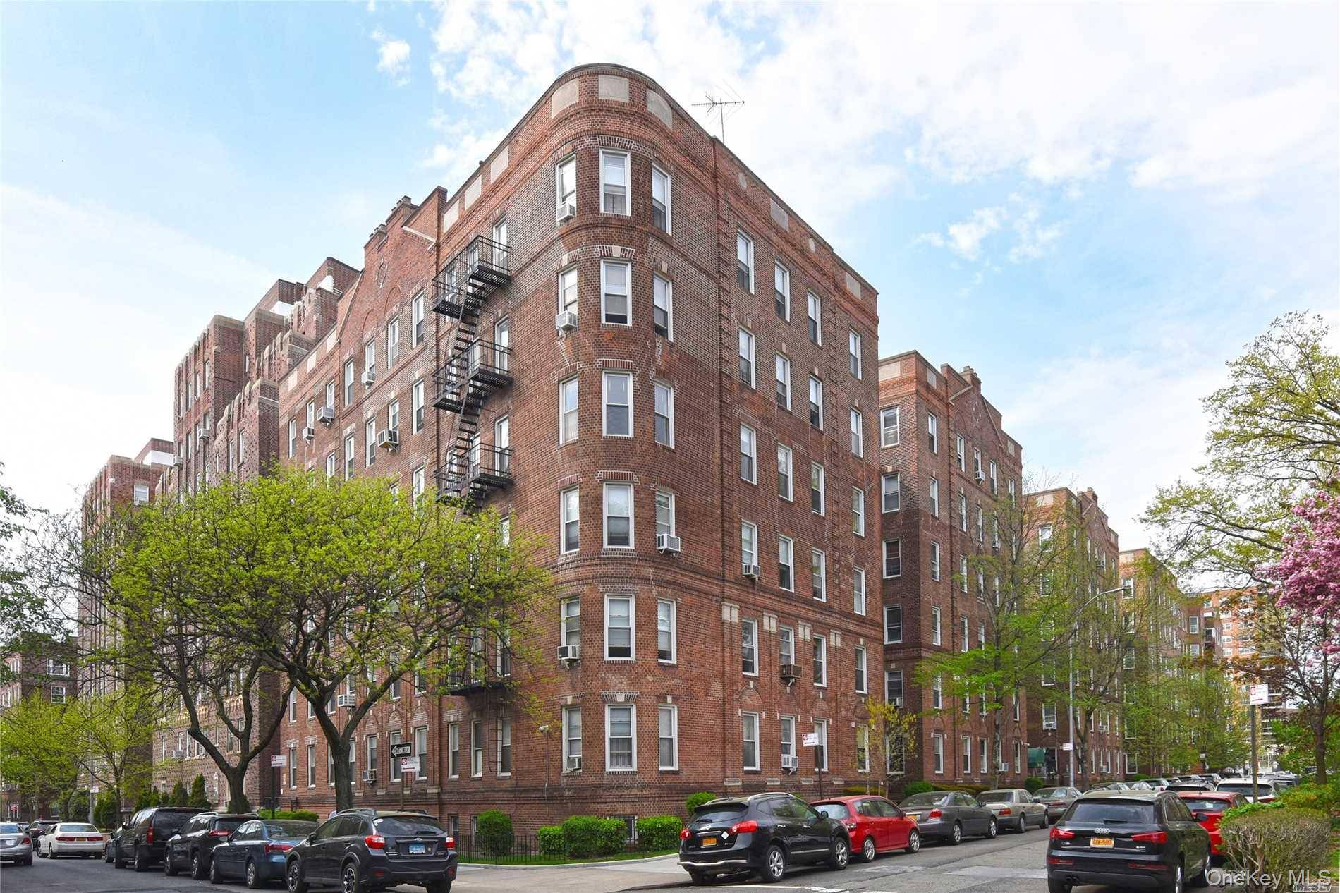 Forest Hills, NY 11375,111-15 75th AVE #4K