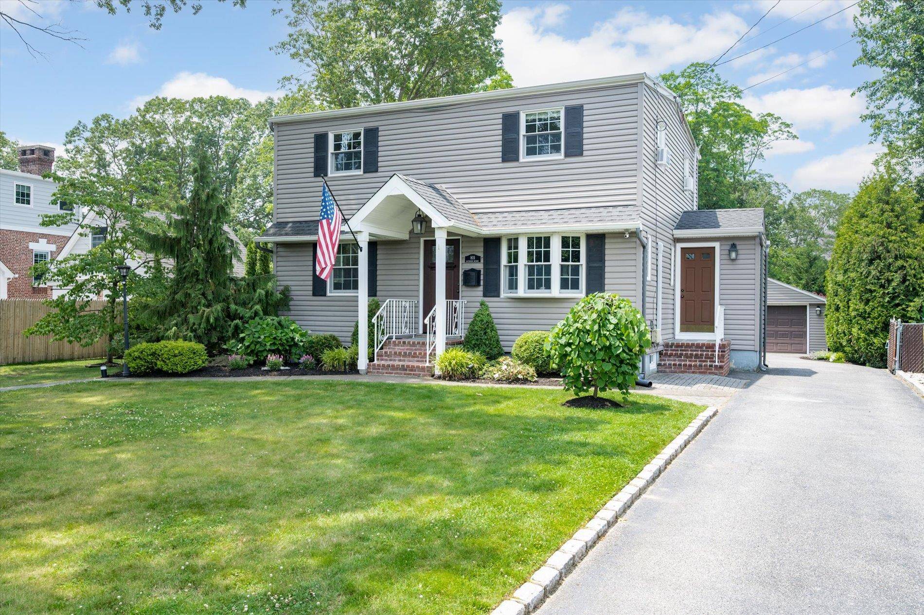 West Islip, NY 11795,801 Southside AVE