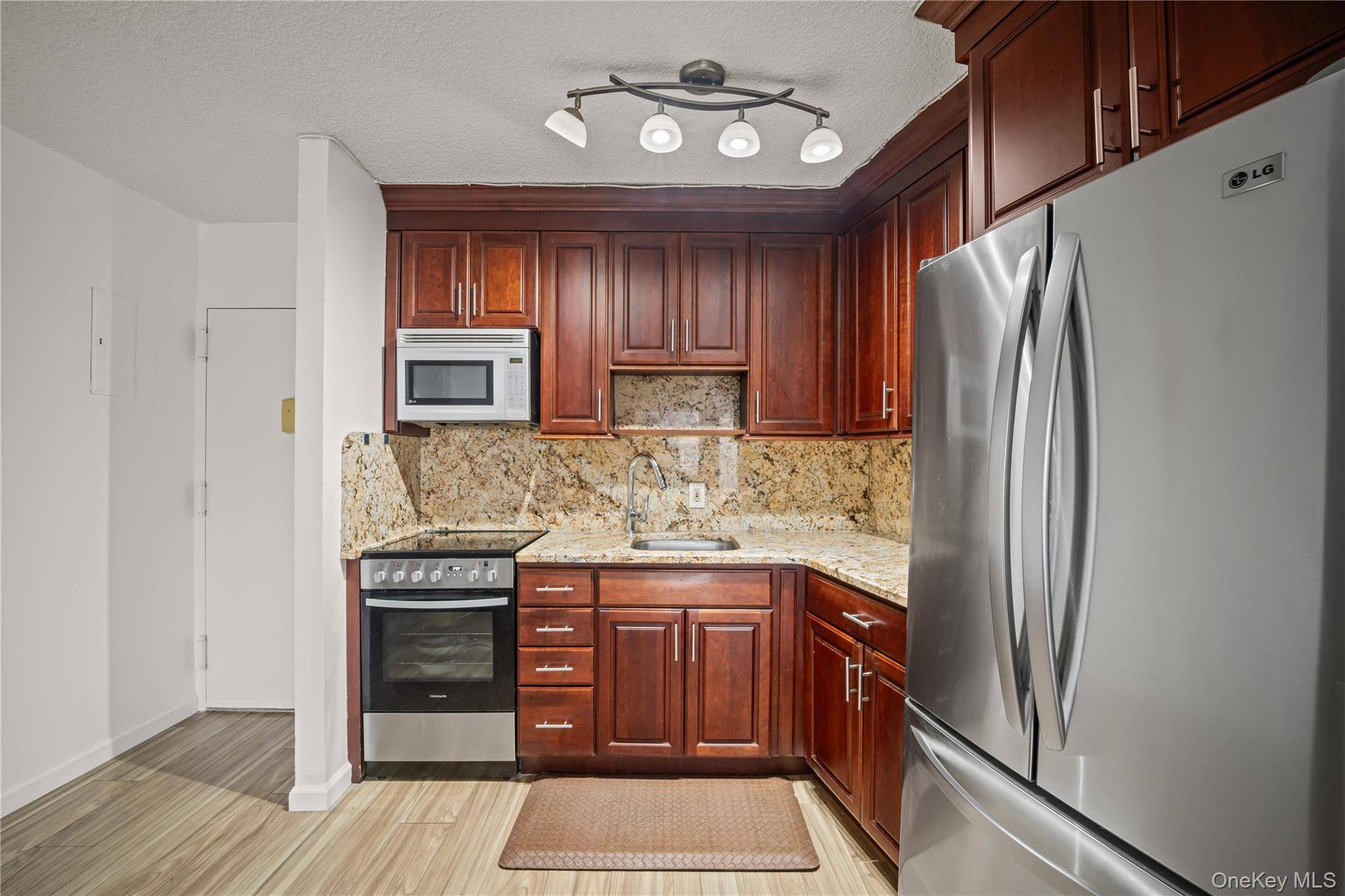 Astoria, NY 11102,25-40 Shore BLVD #2E