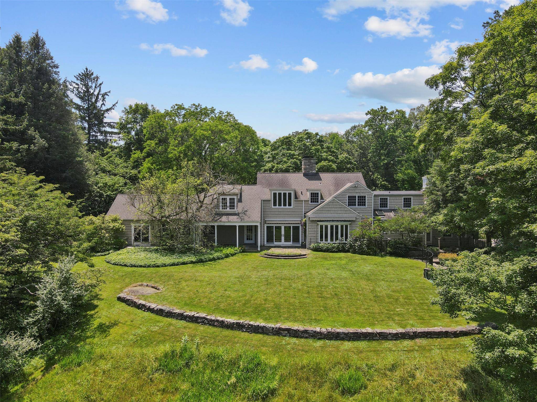 Bedford, NY 10506,383 Pine Brook RD
