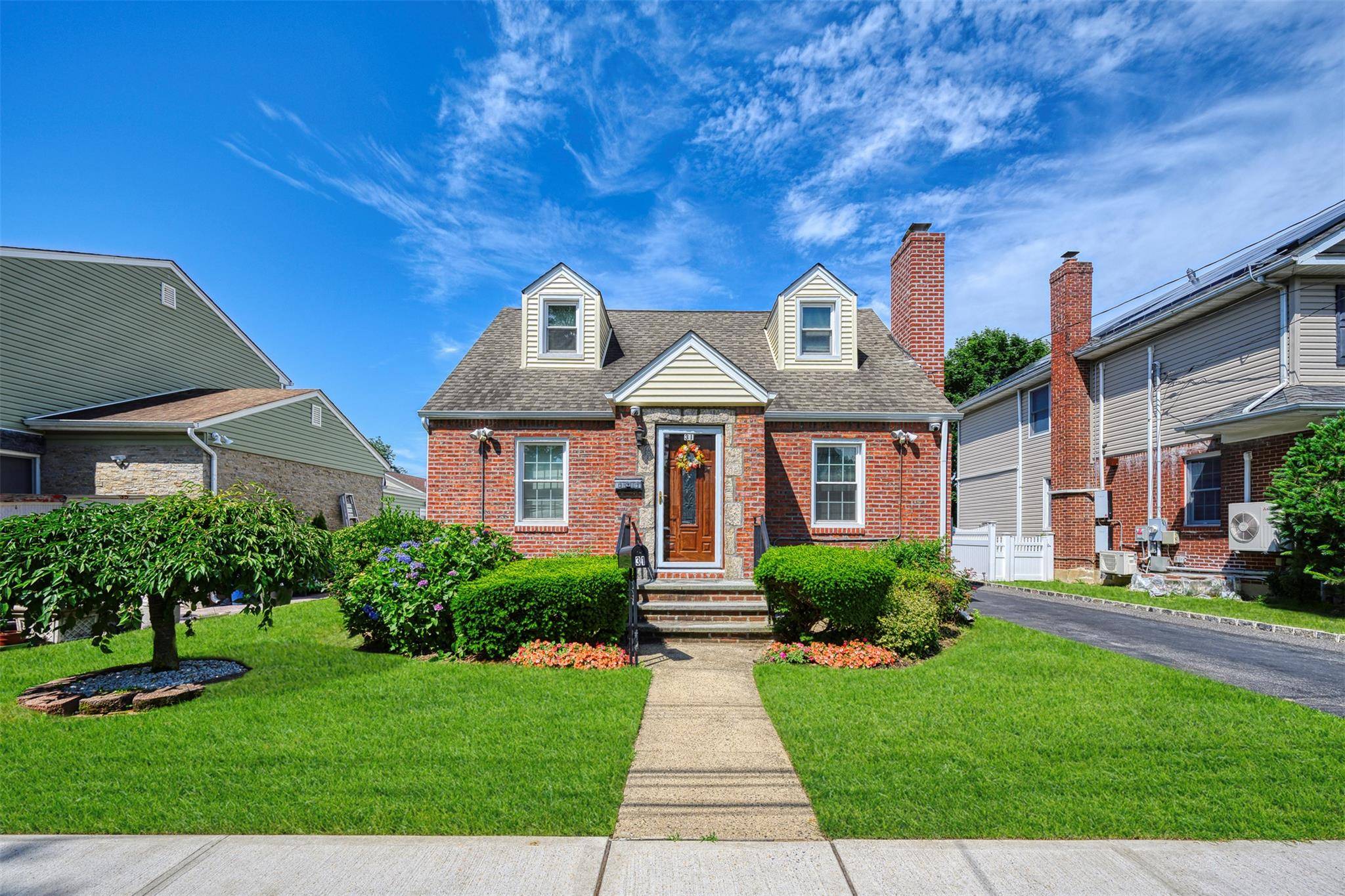 New Hyde Park, NY 11040,31 Pilgrim ST