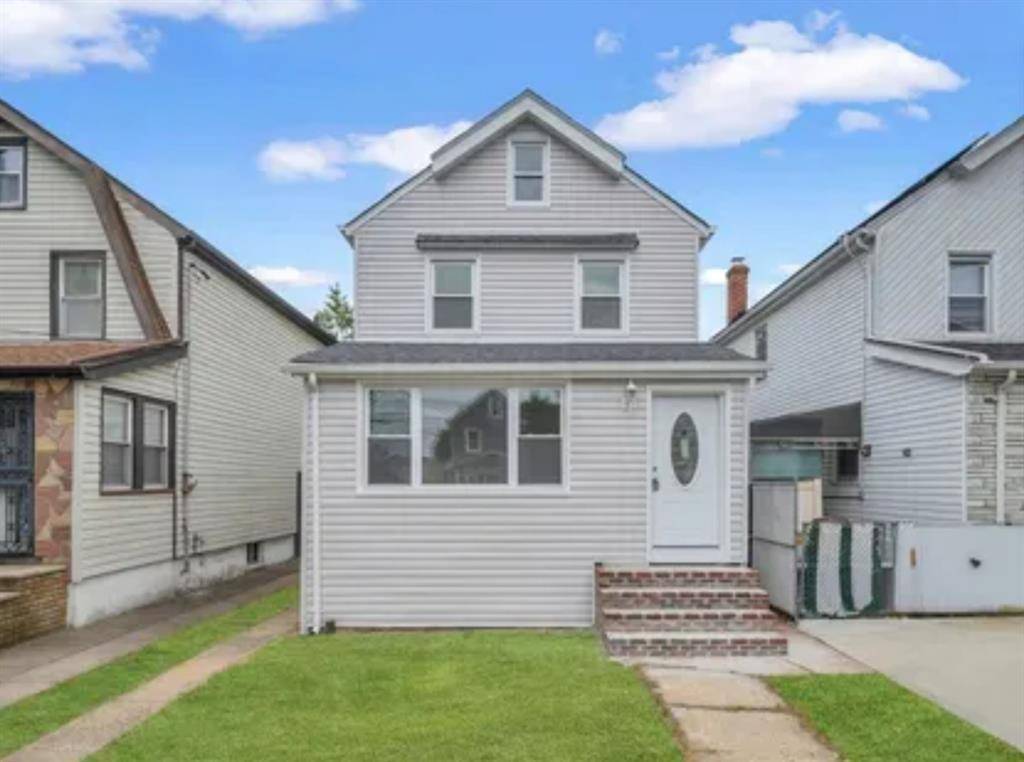 Queens Village, NY 11429,106-16 215th ST