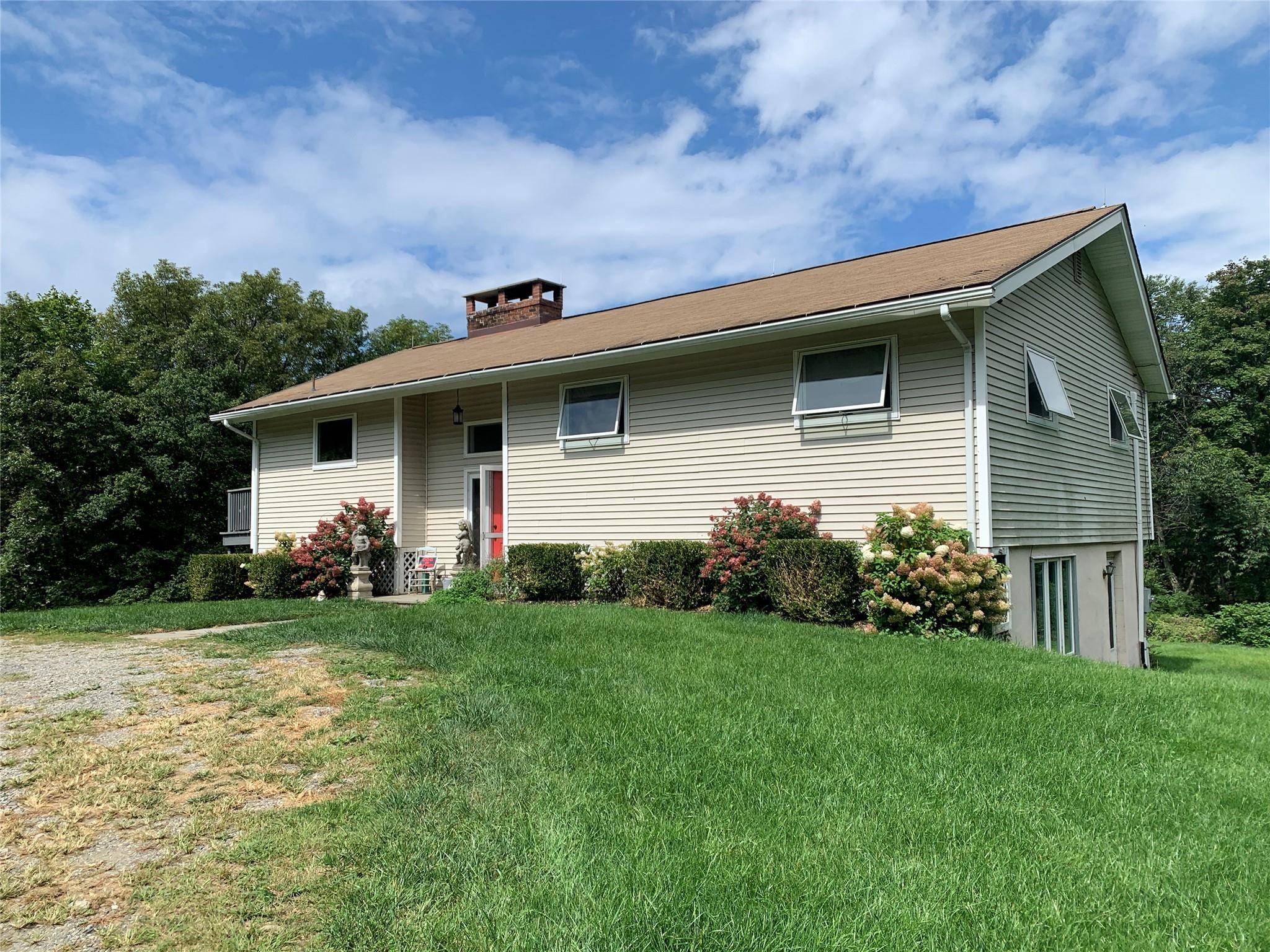 Stanfordville, NY 12581,860 Hunns Lake