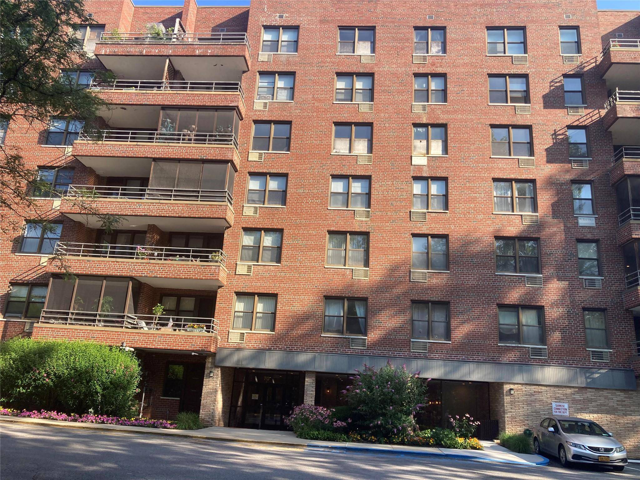 Mount Kisco, NY 10549,70 Barker ST #408