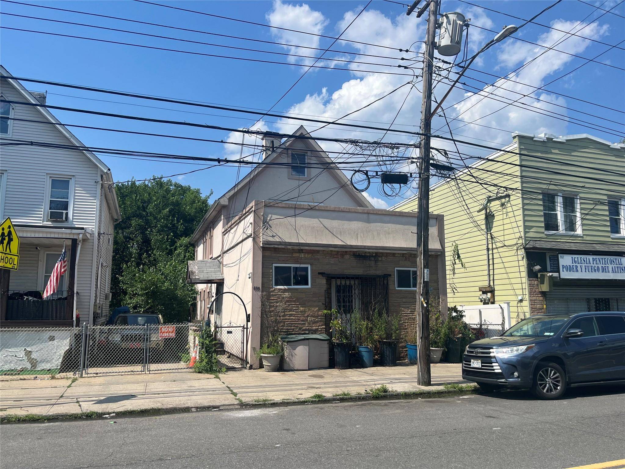 Staten Island, NY 10310,699 Henderson AVE
