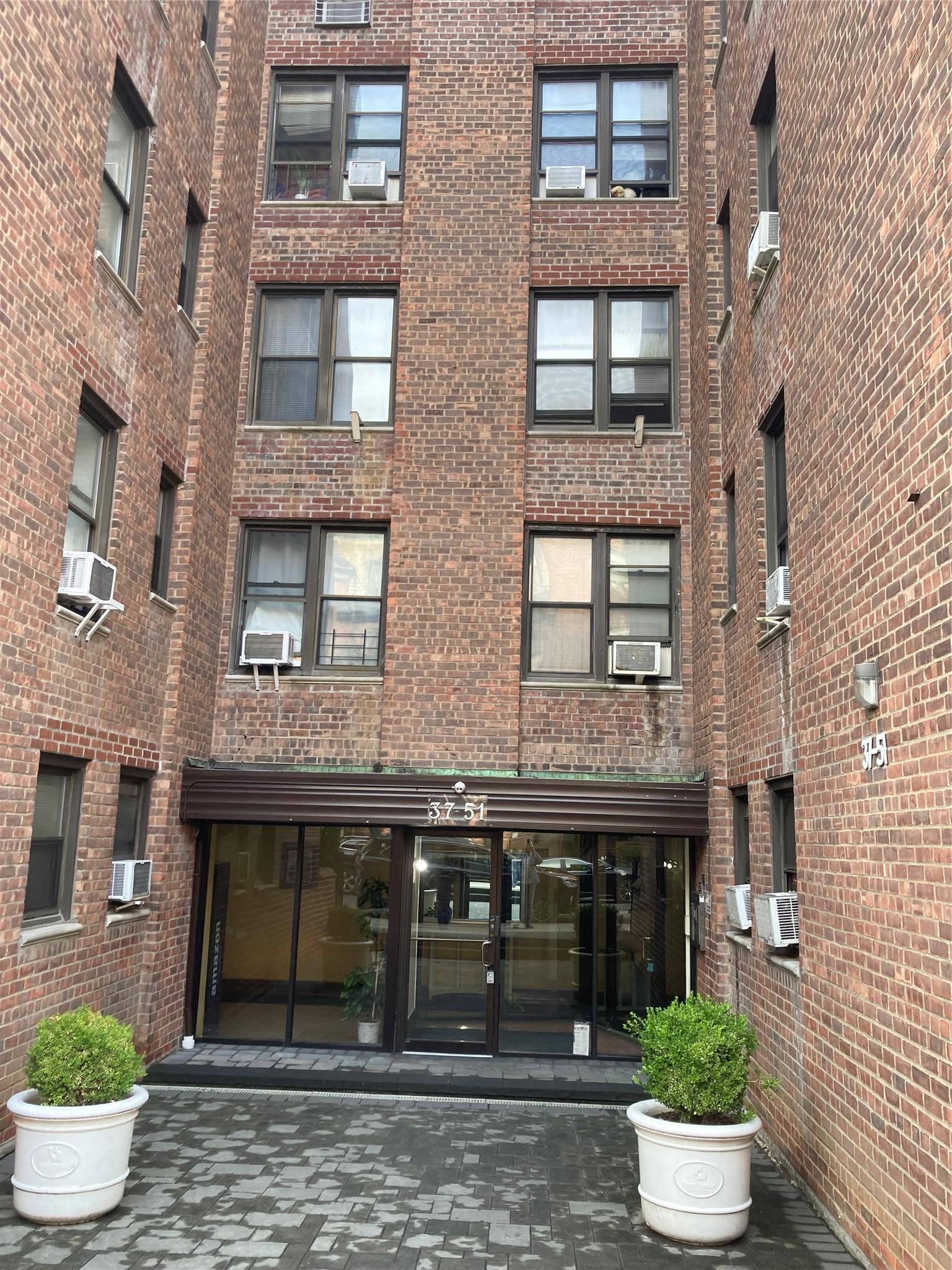 Jackson Heights, NY 11372,3751 86th ST #5C