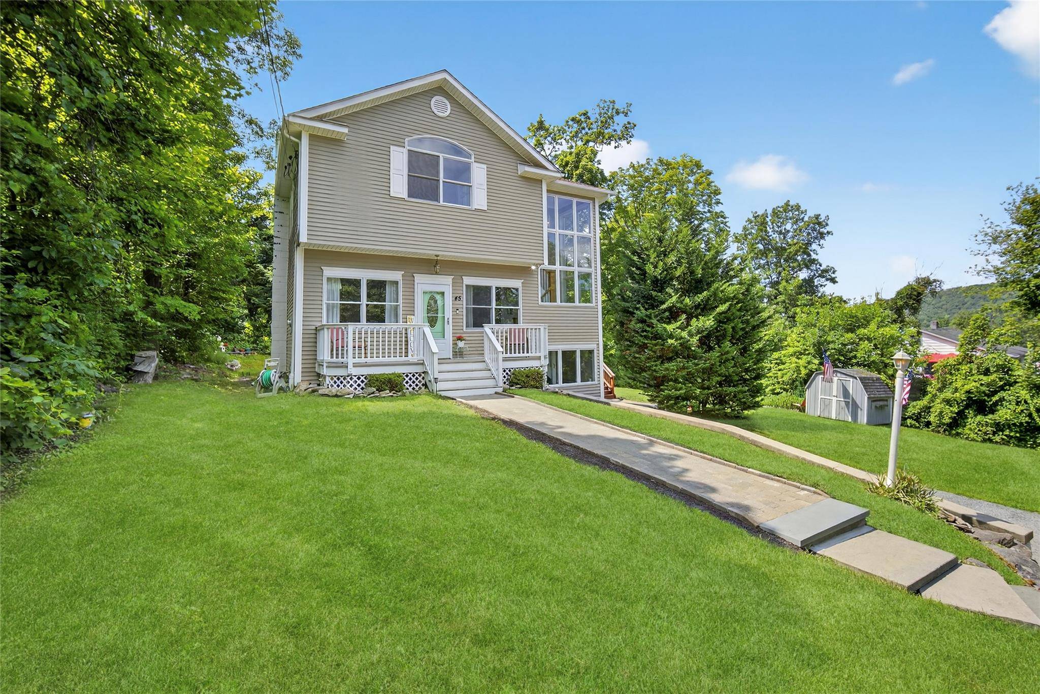 Carmel, NY 10512,45 Woodland DR