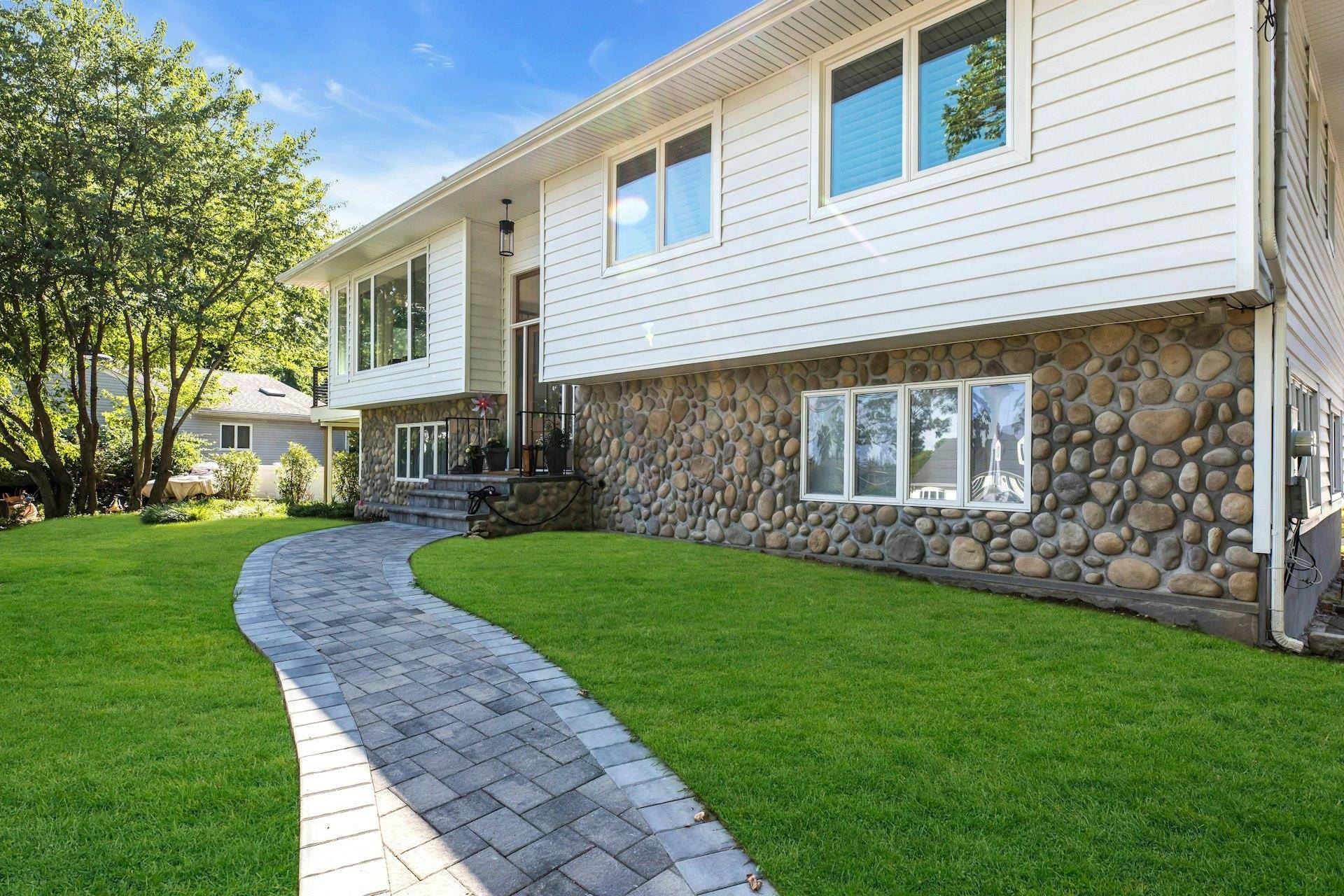 Northport, NY 11768,14 Tudor DR