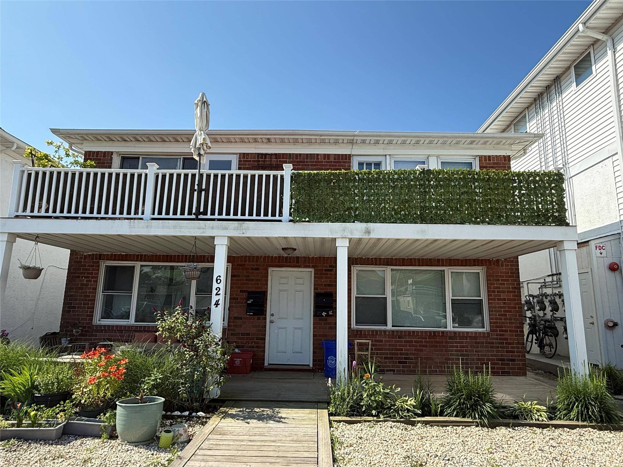 Long Beach, NY 11561,624 E Broadway #Lower