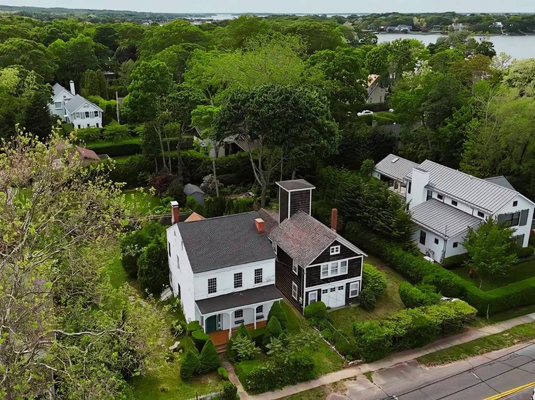 Sag Harbor, NY 11963,352 Main ST