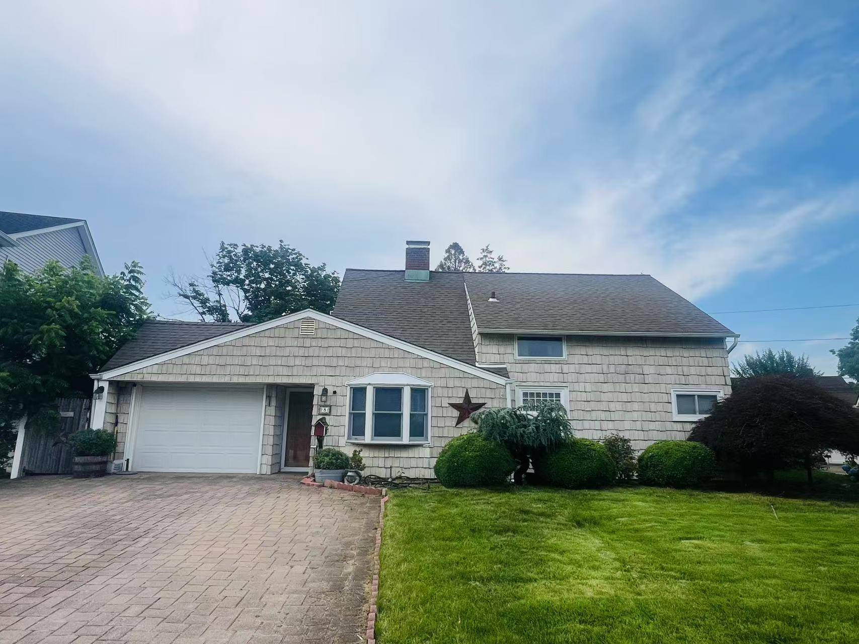 Hicksville, NY 11801,8 Bridge LN