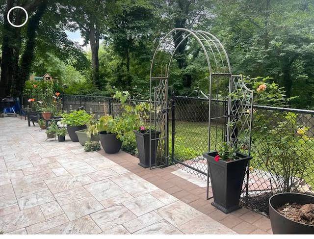 East Setauket, NY 11733,35 Woodchuck LN