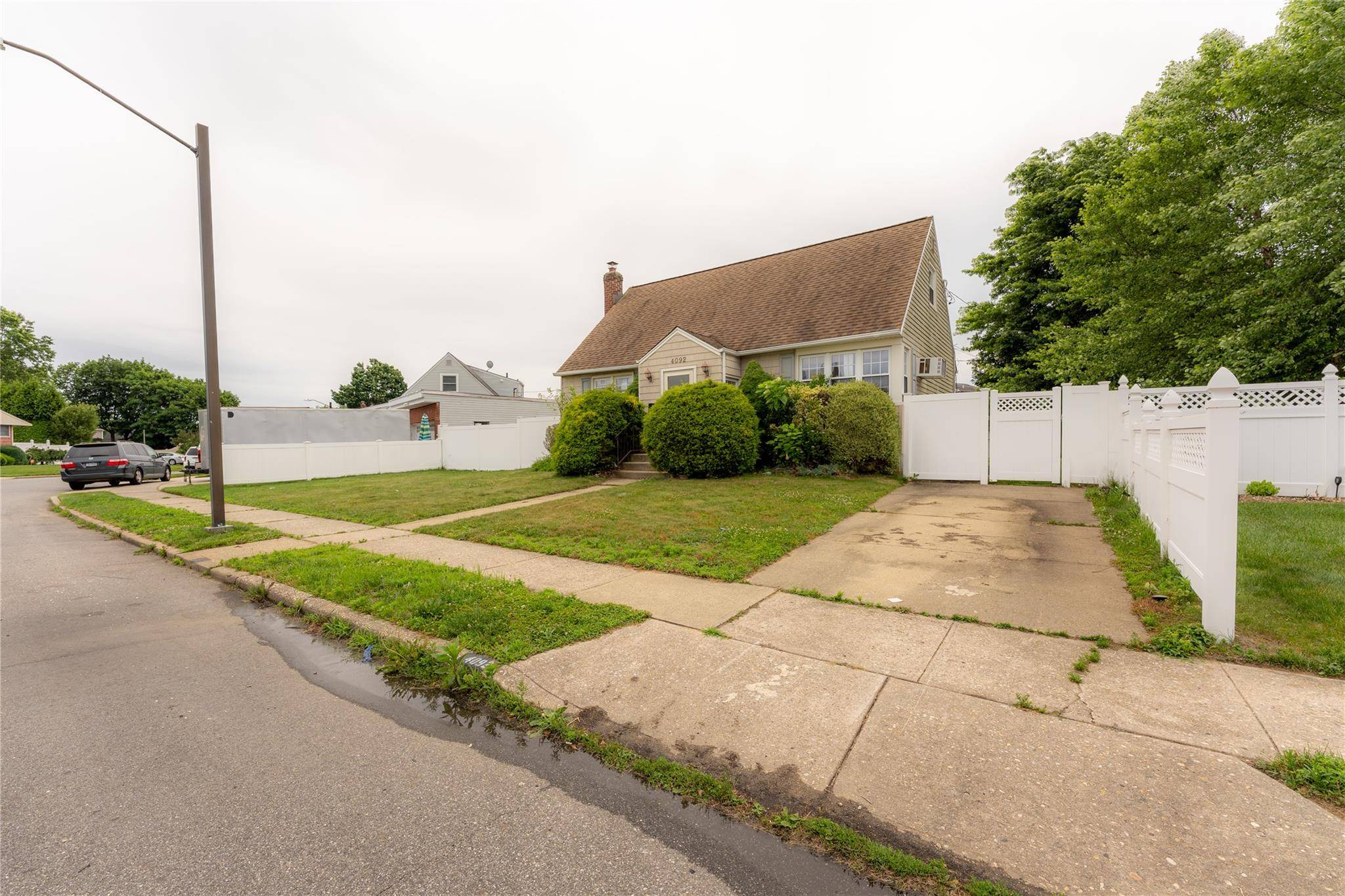 Seaford, NY 11783,4092 Maywood DR