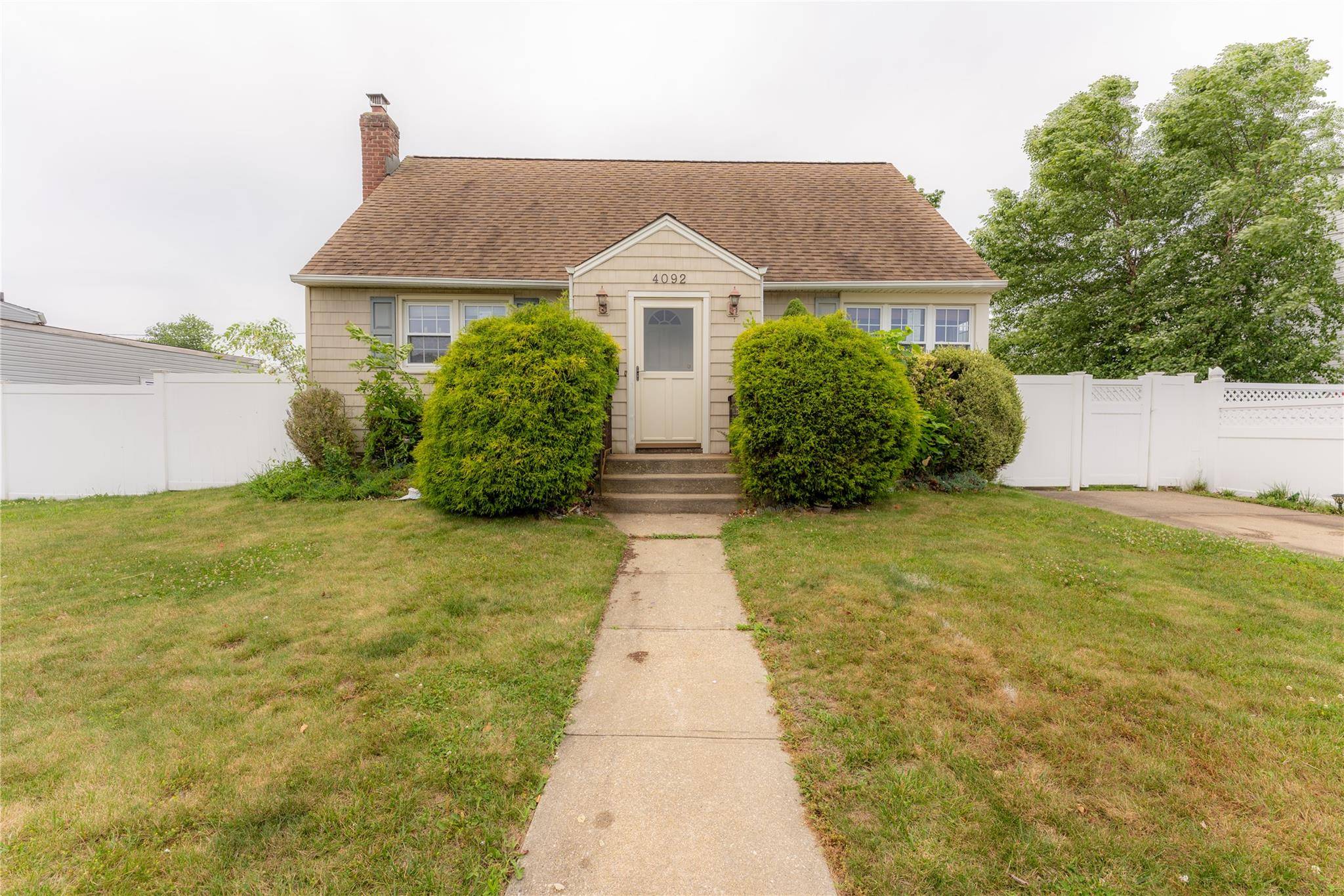 Seaford, NY 11783,4092 Maywood DR