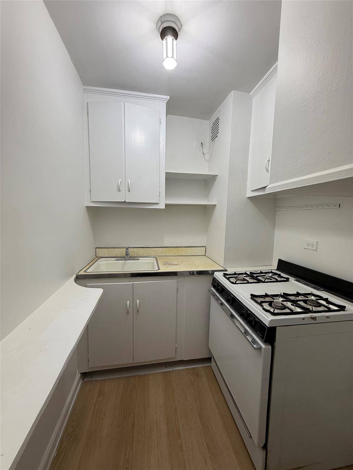 Flushing, NY 11355,42-45 Kissena BLVD #5B