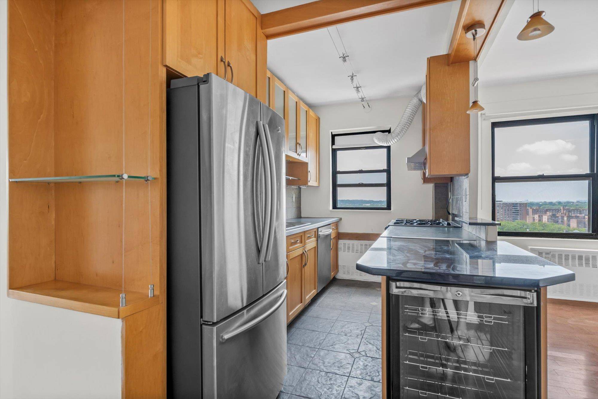 Rego Park, NY 11374,99-52 66 ST #11W