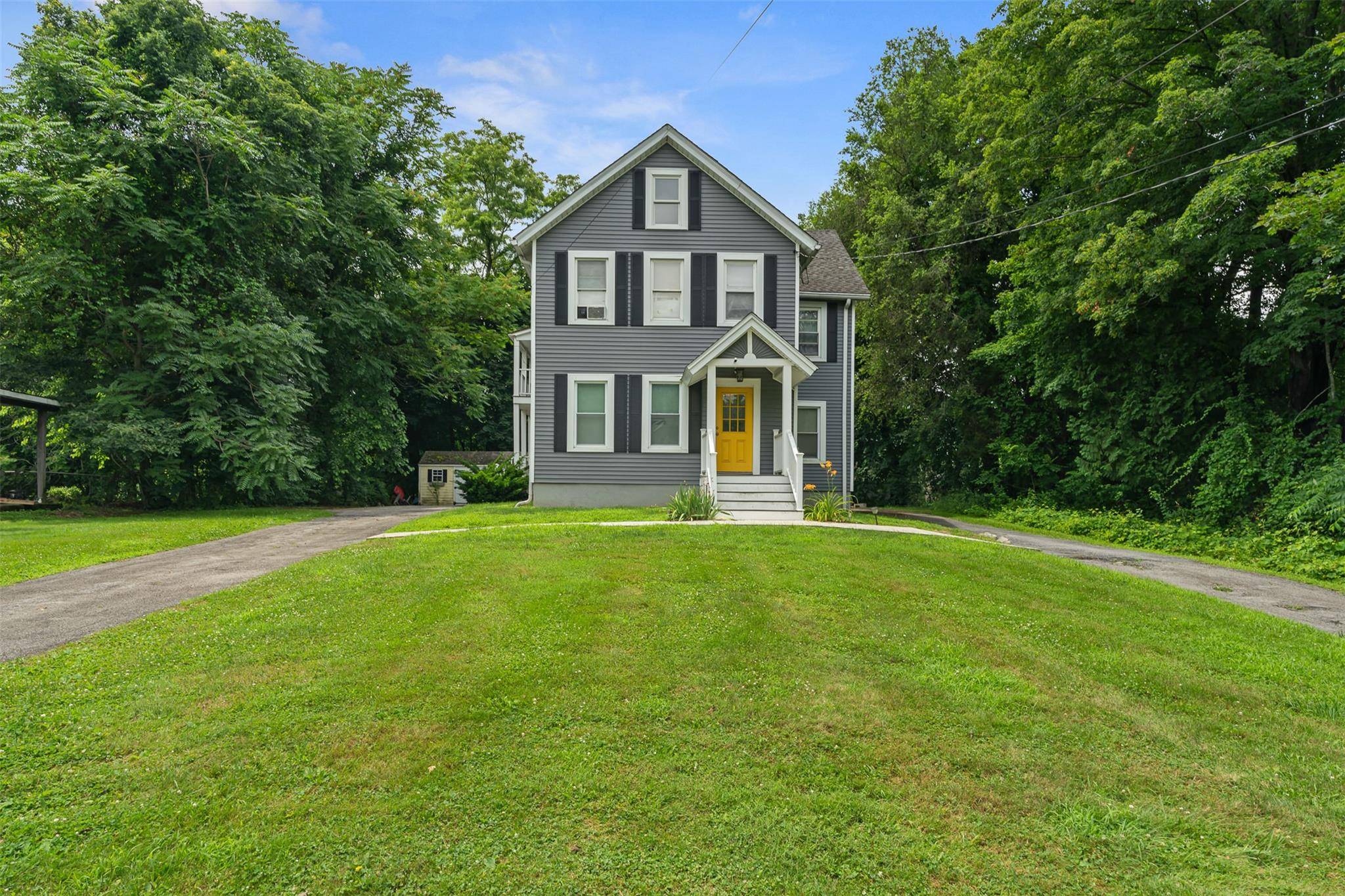 Poughkeepsie, NY 12601,281 Violet AVE