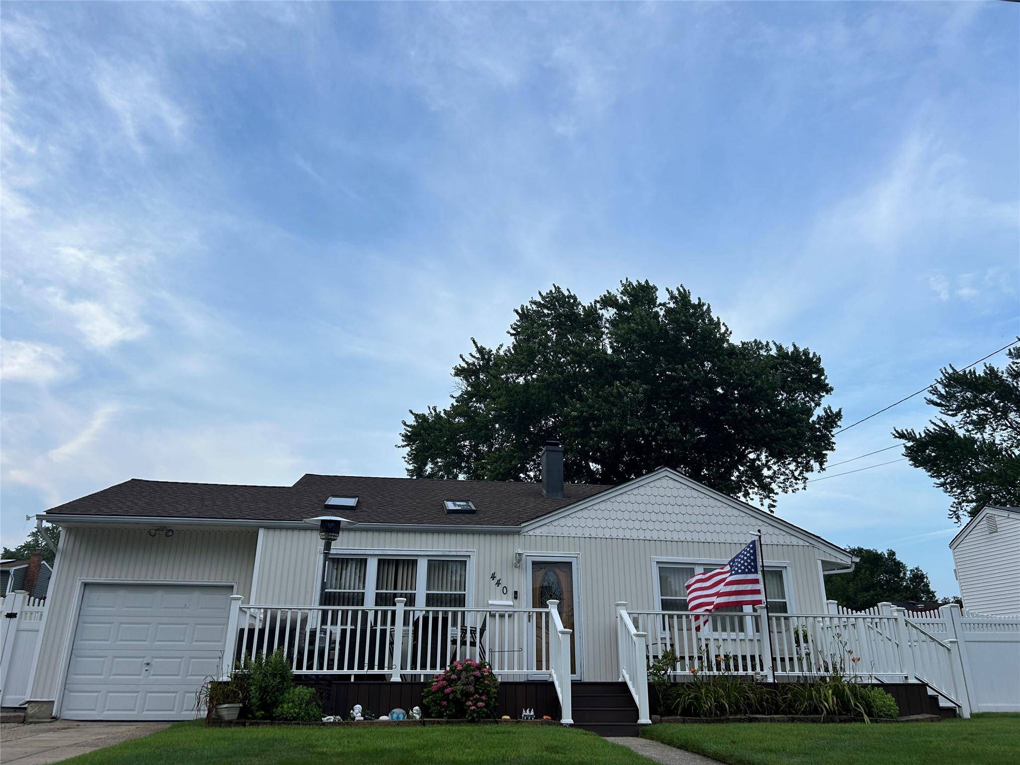 Lindenhurst, NY 11757,440 N Monroe AVE